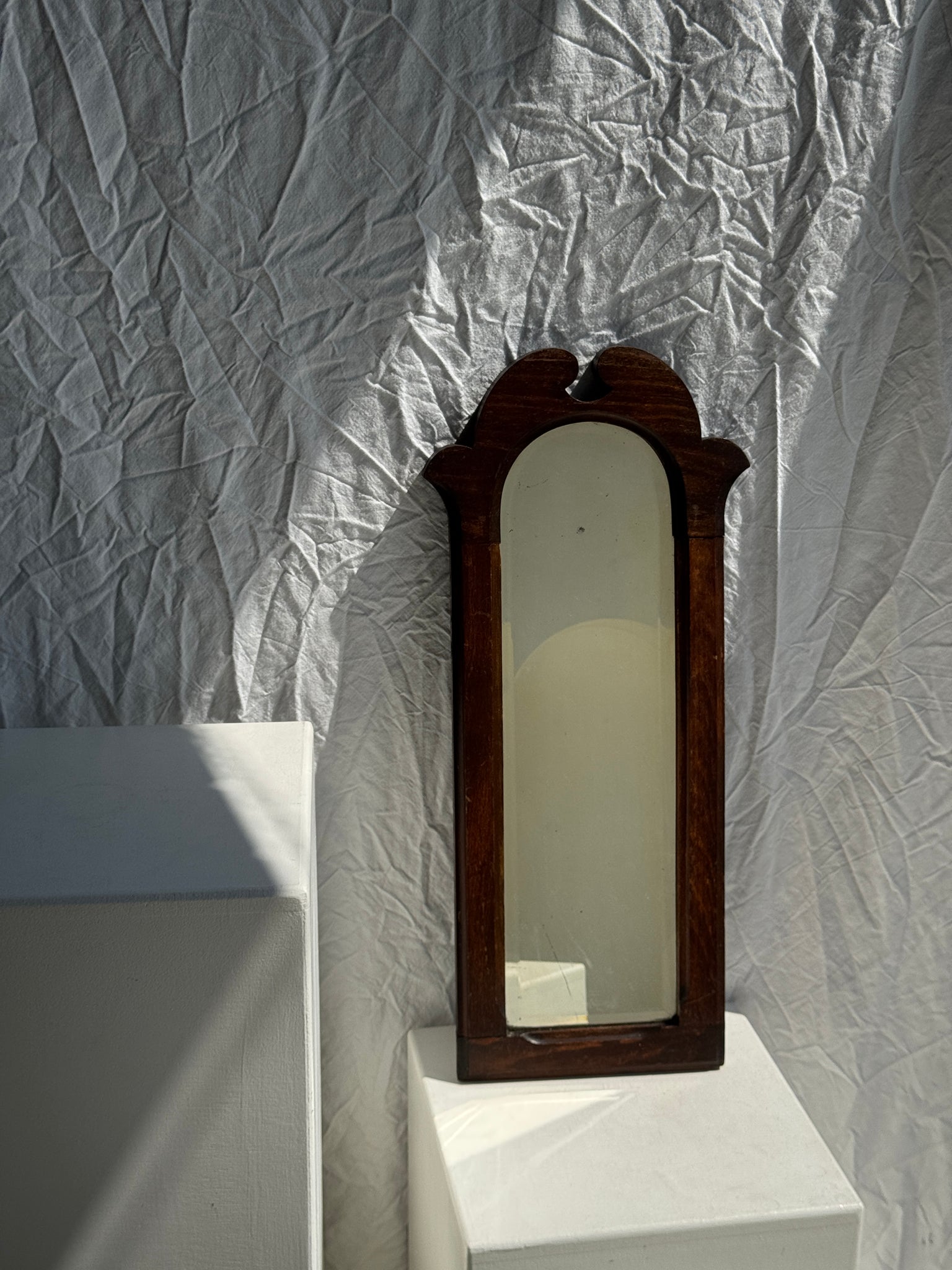 Paire de petits miroirs anciens XIXe glace biseauté cadre en bois