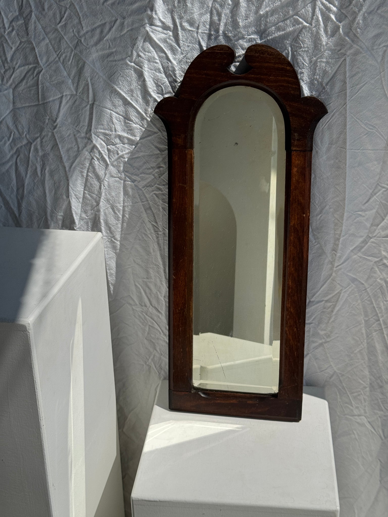 Paire de petits miroirs anciens XIXe glace biseauté cadre en bois