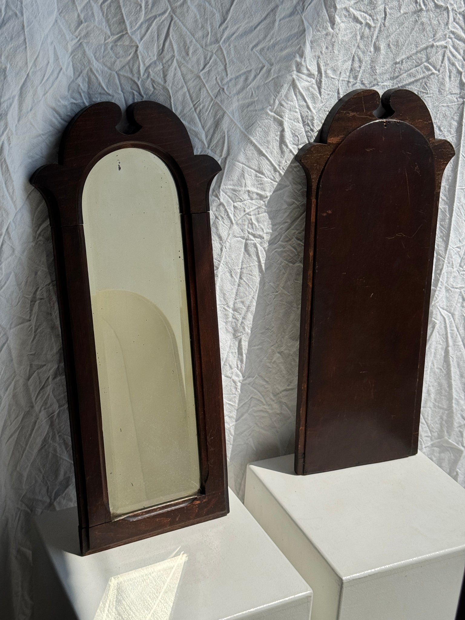 Paire de petits miroirs anciens XIXe glace biseauté cadre en bois