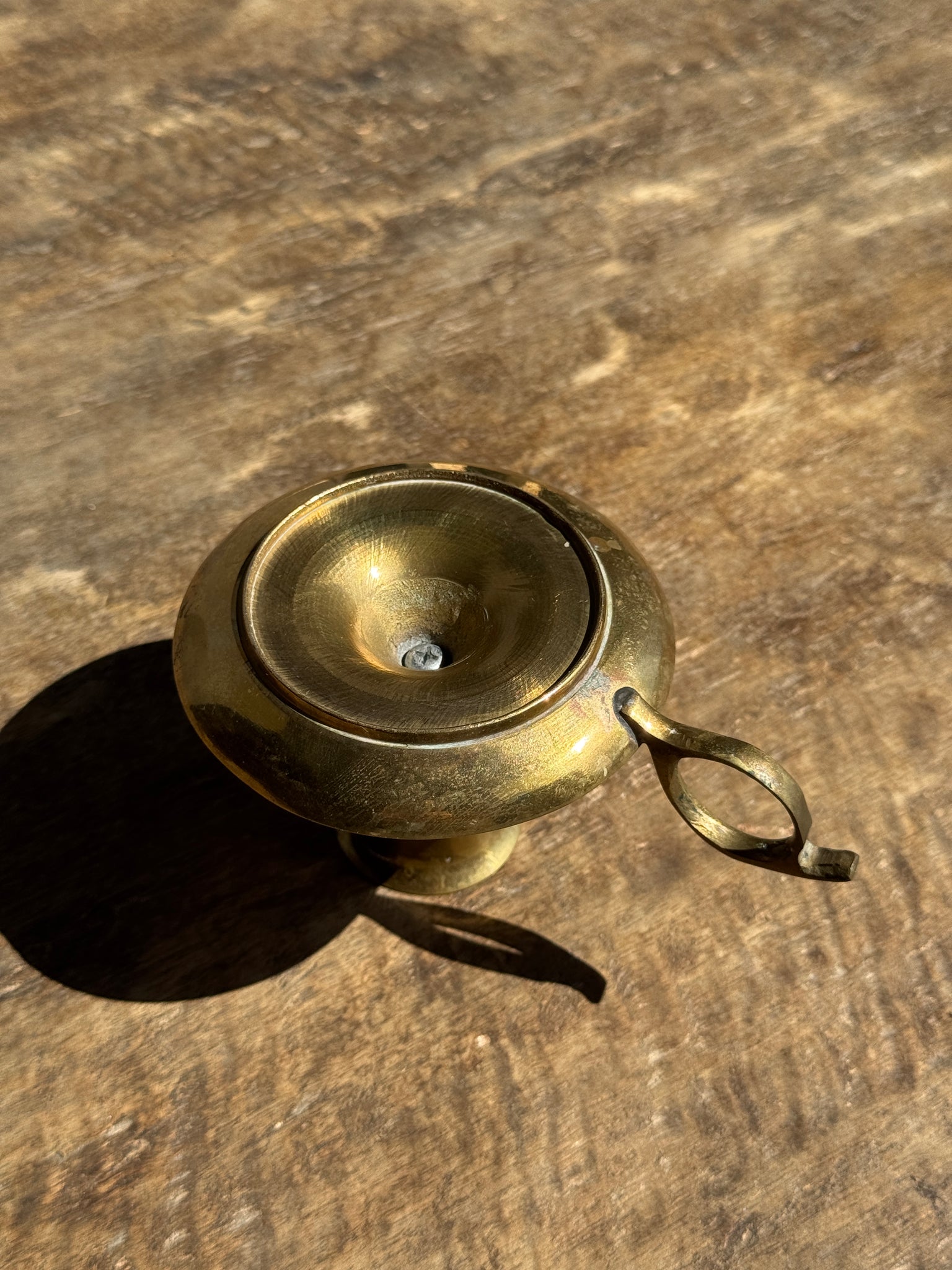 Petit bougeoir à main doré ancien H7