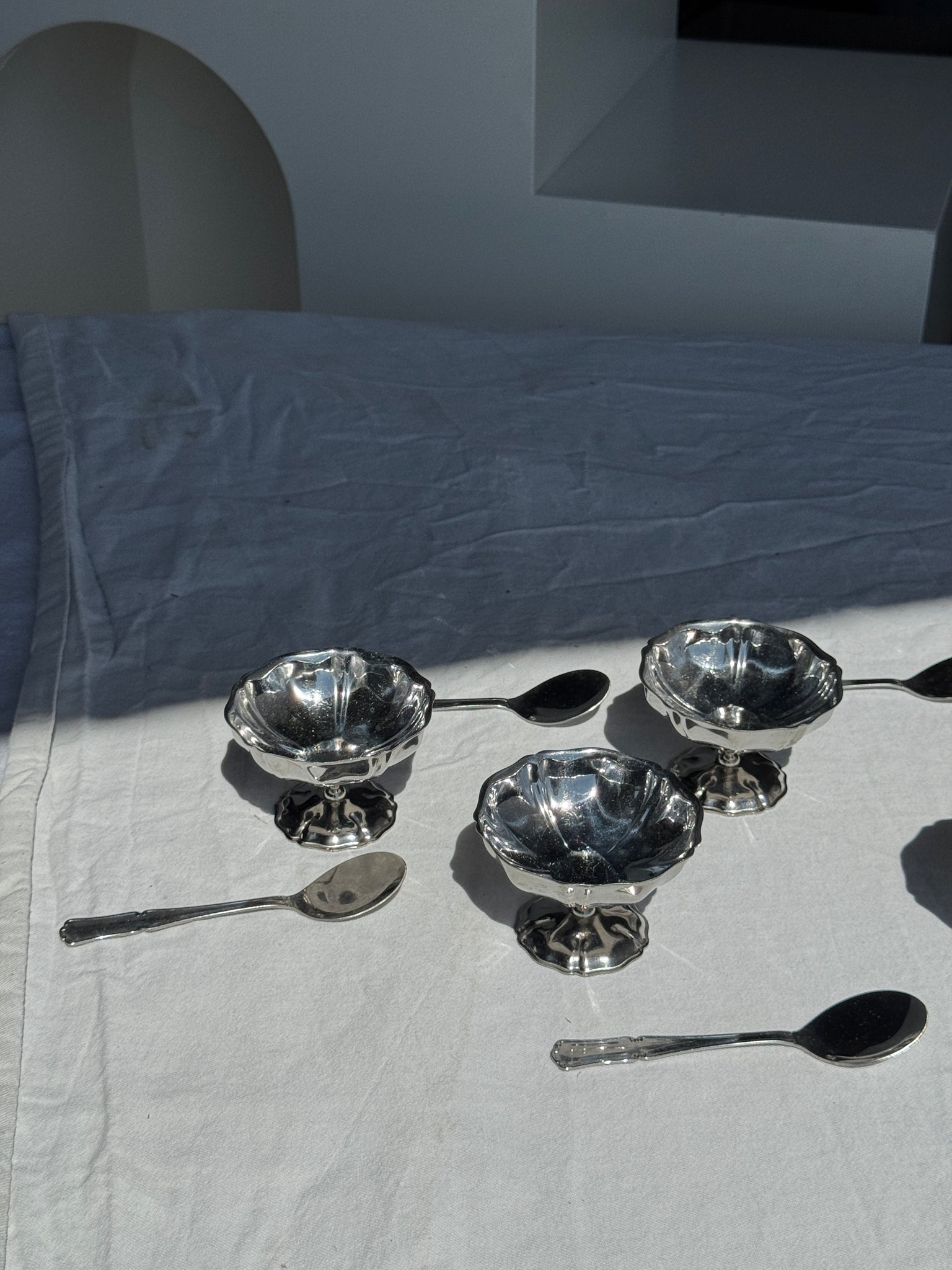 Coffret vintage contenant 6 coupes à glace bistrot et 6 cuillères