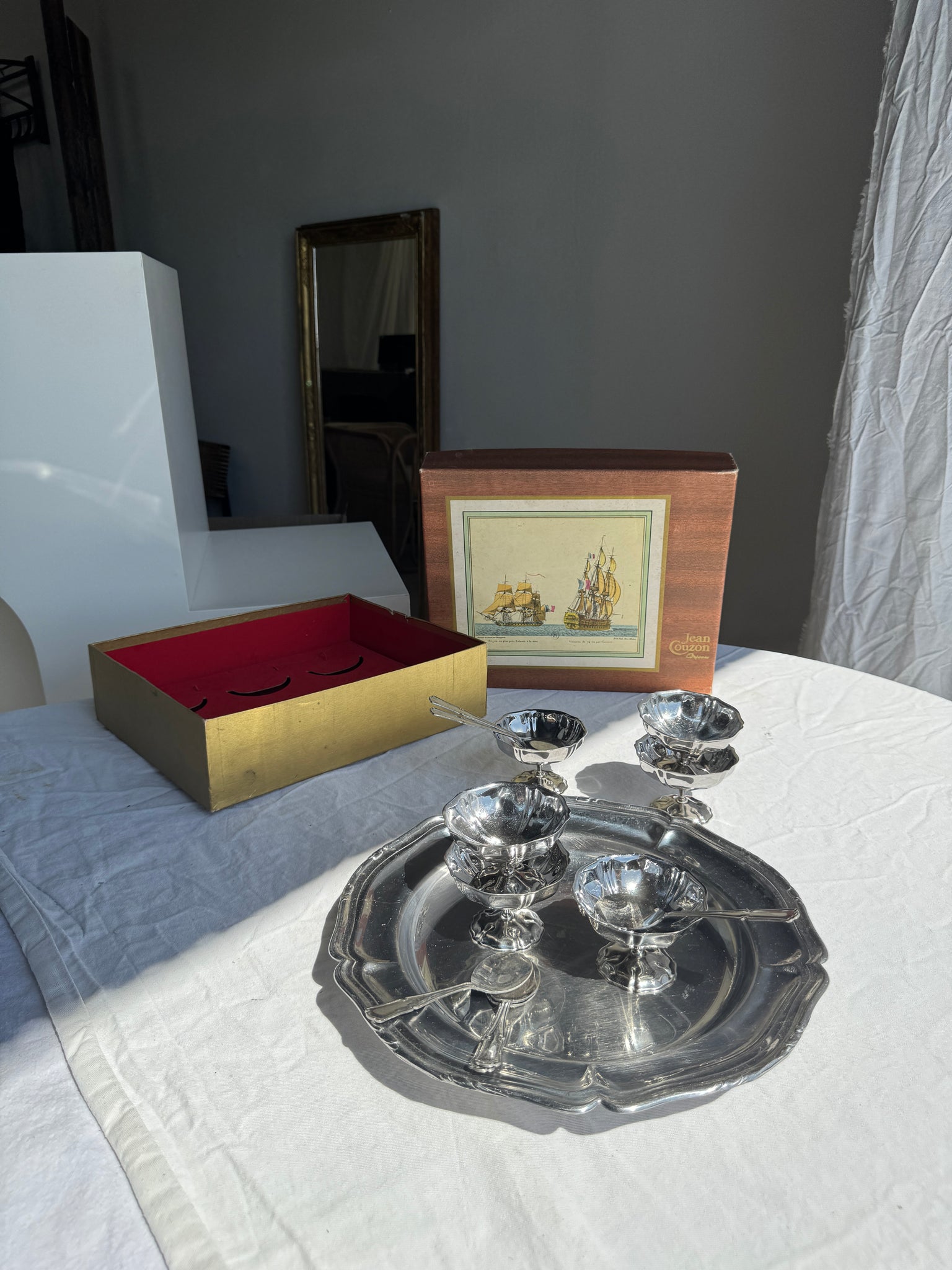 Coffret vintage contenant 6 coupes à glace bistrot et 6 cuillères
