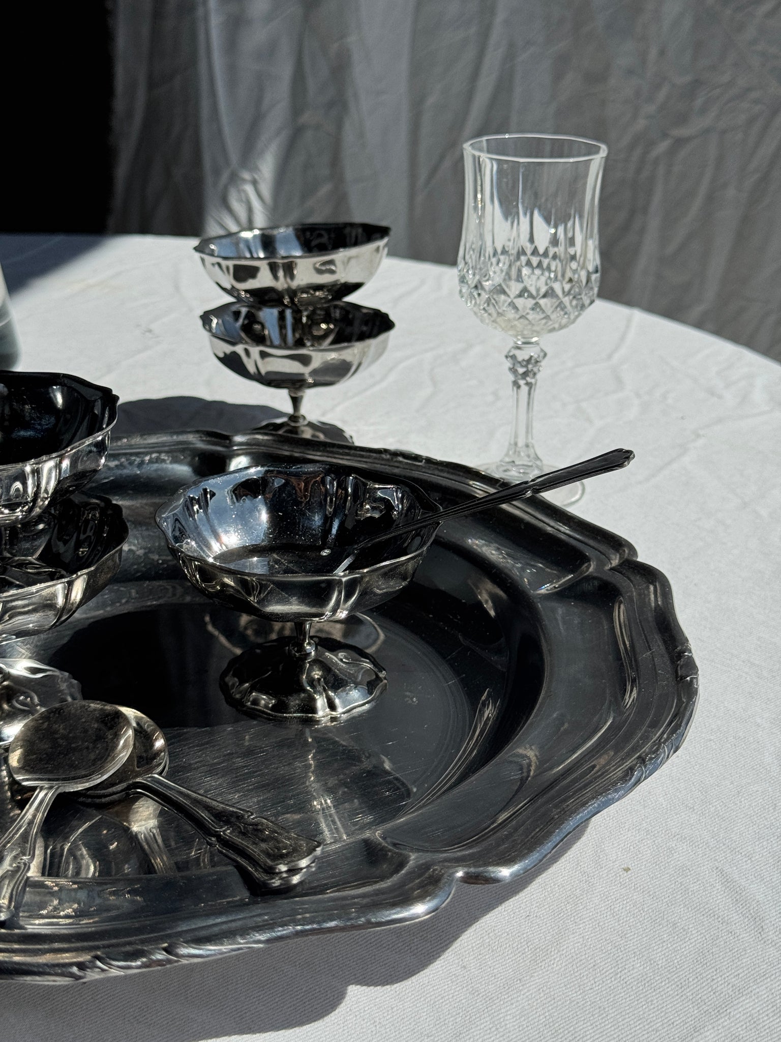 Coffret vintage contenant 6 coupes à glace bistrot et 6 cuillères