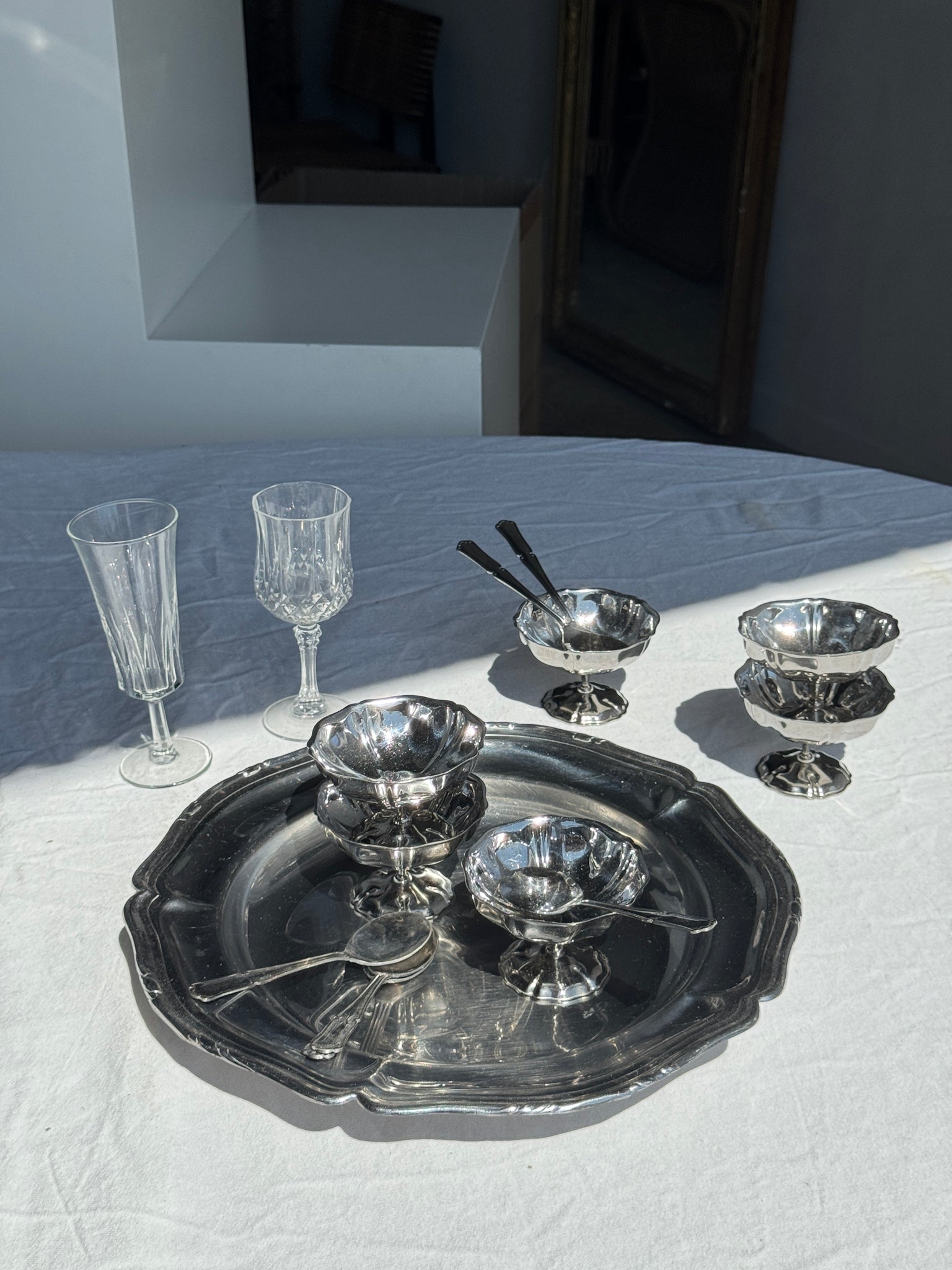 Coffret vintage contenant 6 coupes à glace bistrot et 6 cuillères