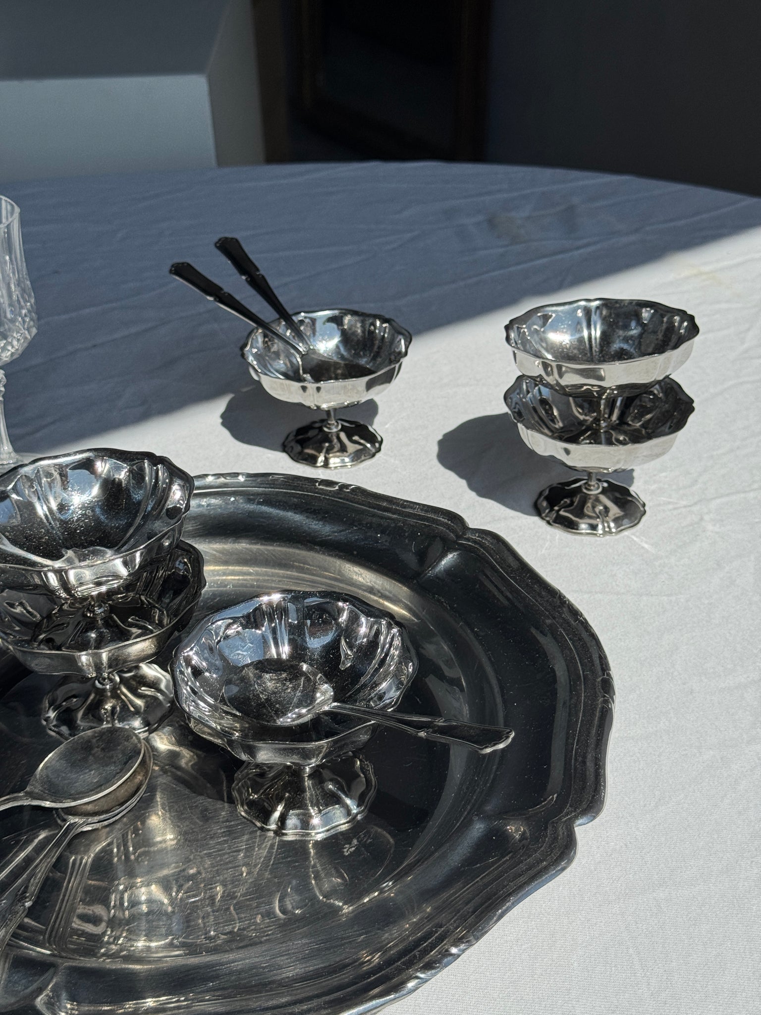 Coffret vintage contenant 6 coupes à glace bistrot et 6 cuillères