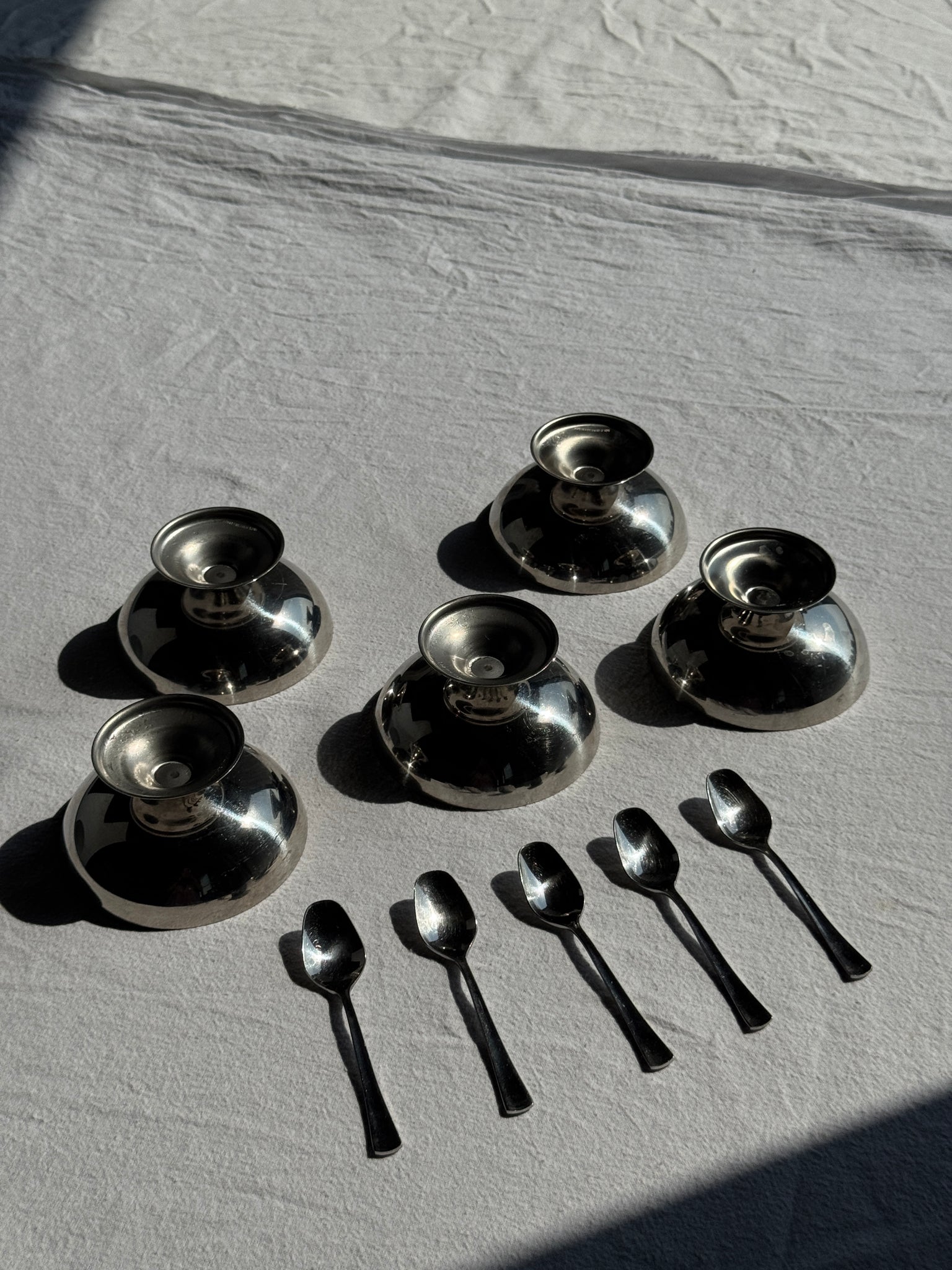 Lot de 5 coupes à glace vintage diamètre large en métal argenté H5,5 D10