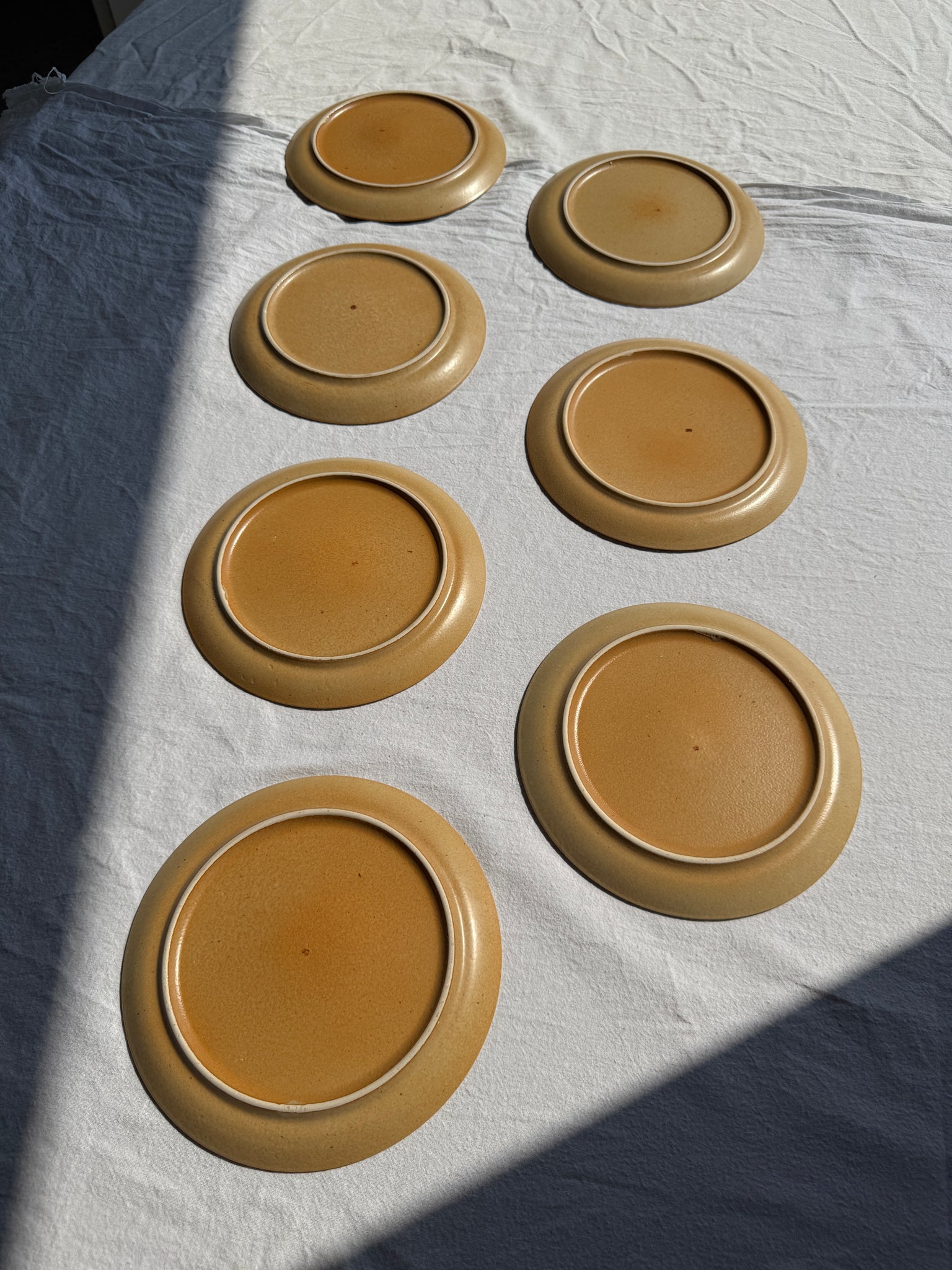 Lot de 7 assiettes à dessert en grès orange vintage D20