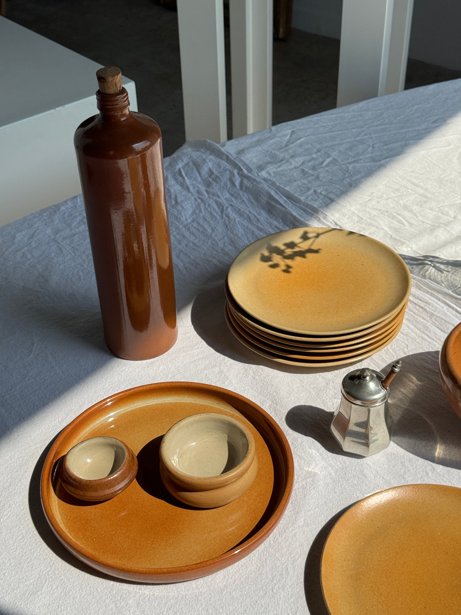 Lot de 7 assiettes à dessert en grès orange vintage D20