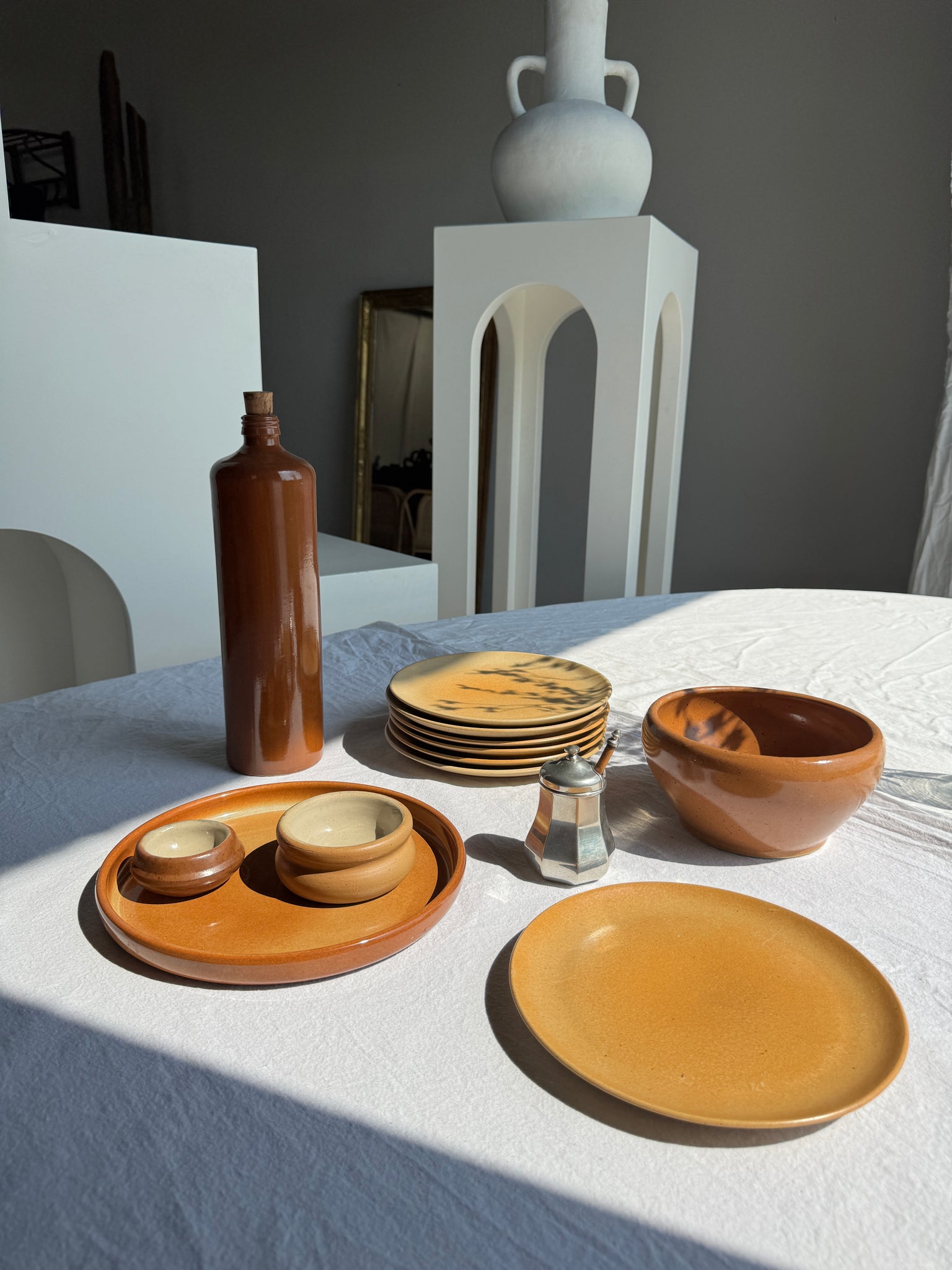 Un plat ou une assiette en grès D23,5