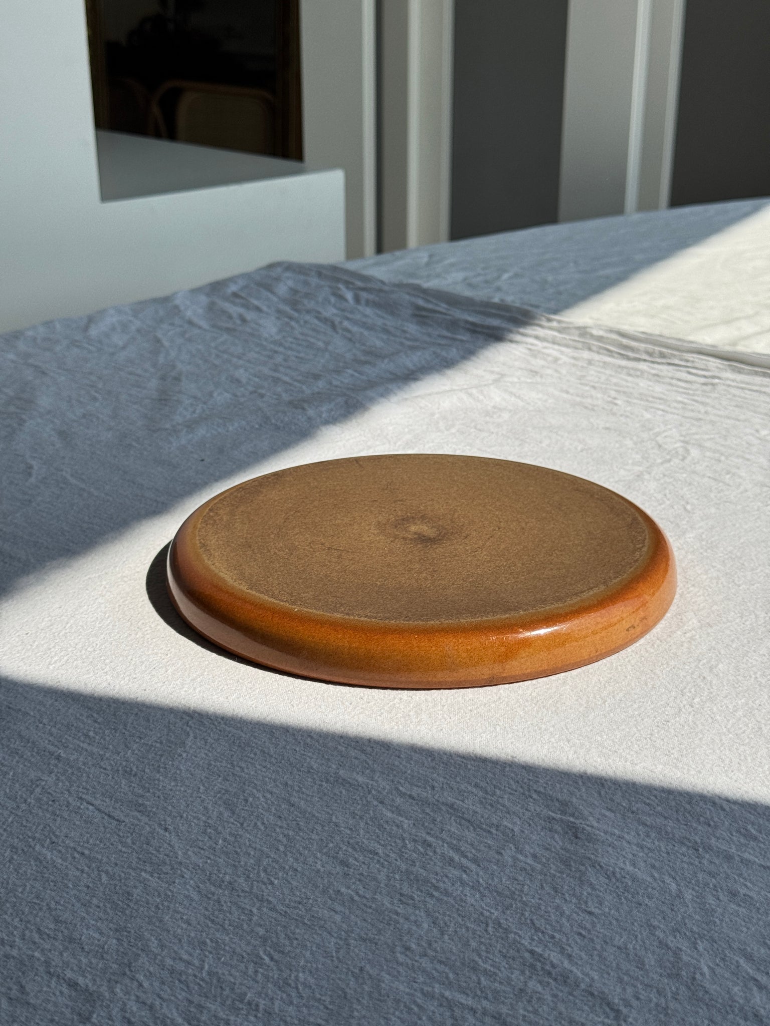 Un plat ou une assiette en grès D23,5