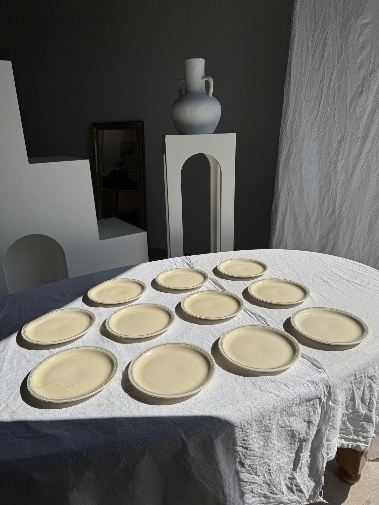 Lot de 8 assiettes plates blanches liseré bleu vintage D23,5