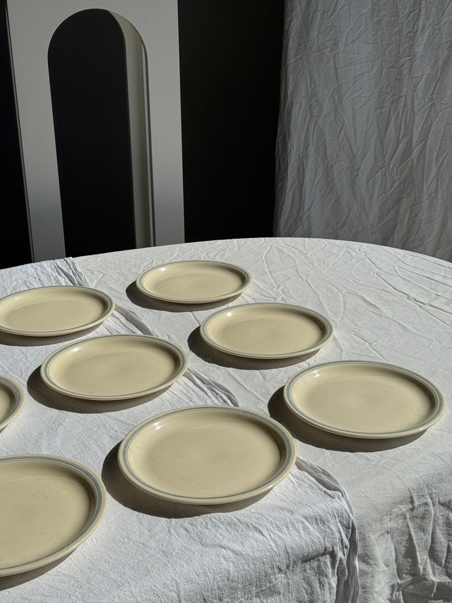 Lot de 8 assiettes plates blanches liseré bleu vintage D23,5