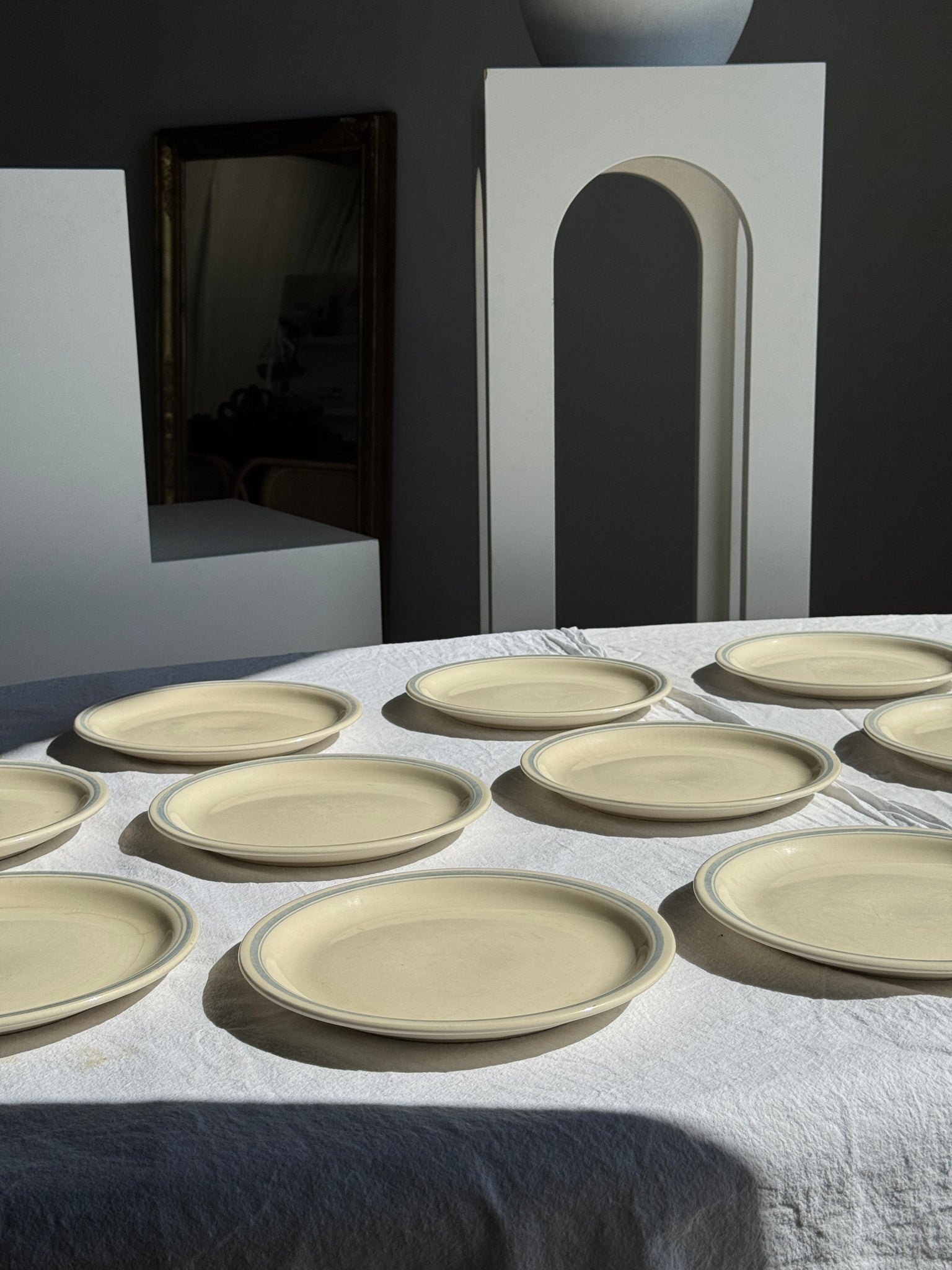 Lot de 8 assiettes plates blanches liseré bleu vintage D23,5