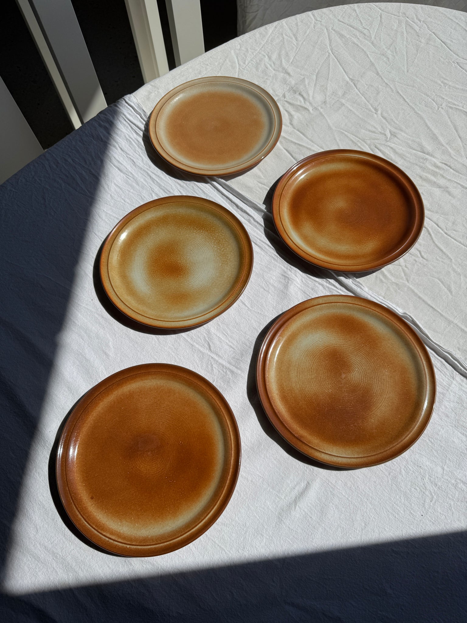 Lot de 5 assiettes à plat principal en grès marron bordure Marque France Petit pot D25,5
