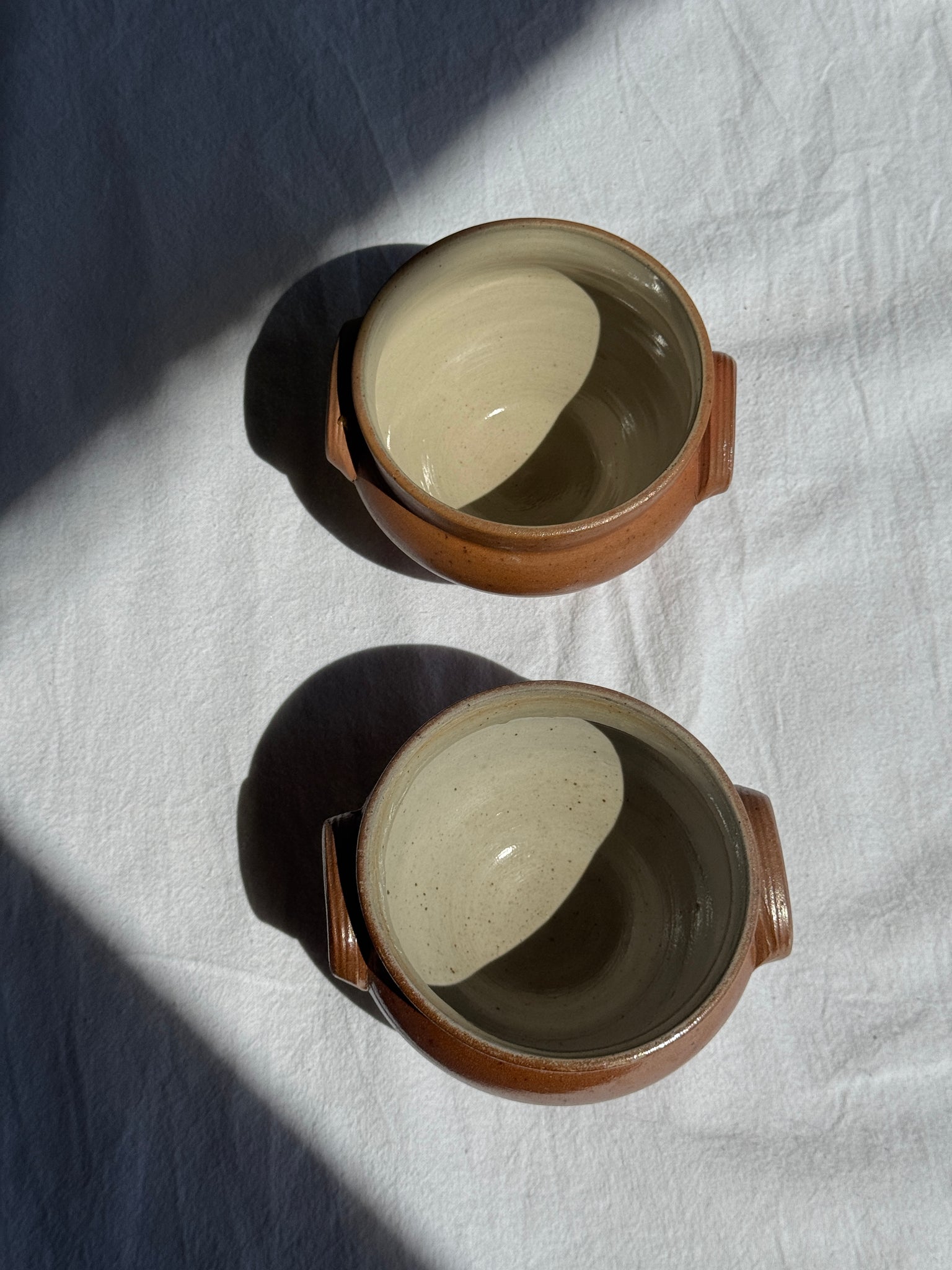 Deux petits bols à anse type soupe à l'oignon D12 H9