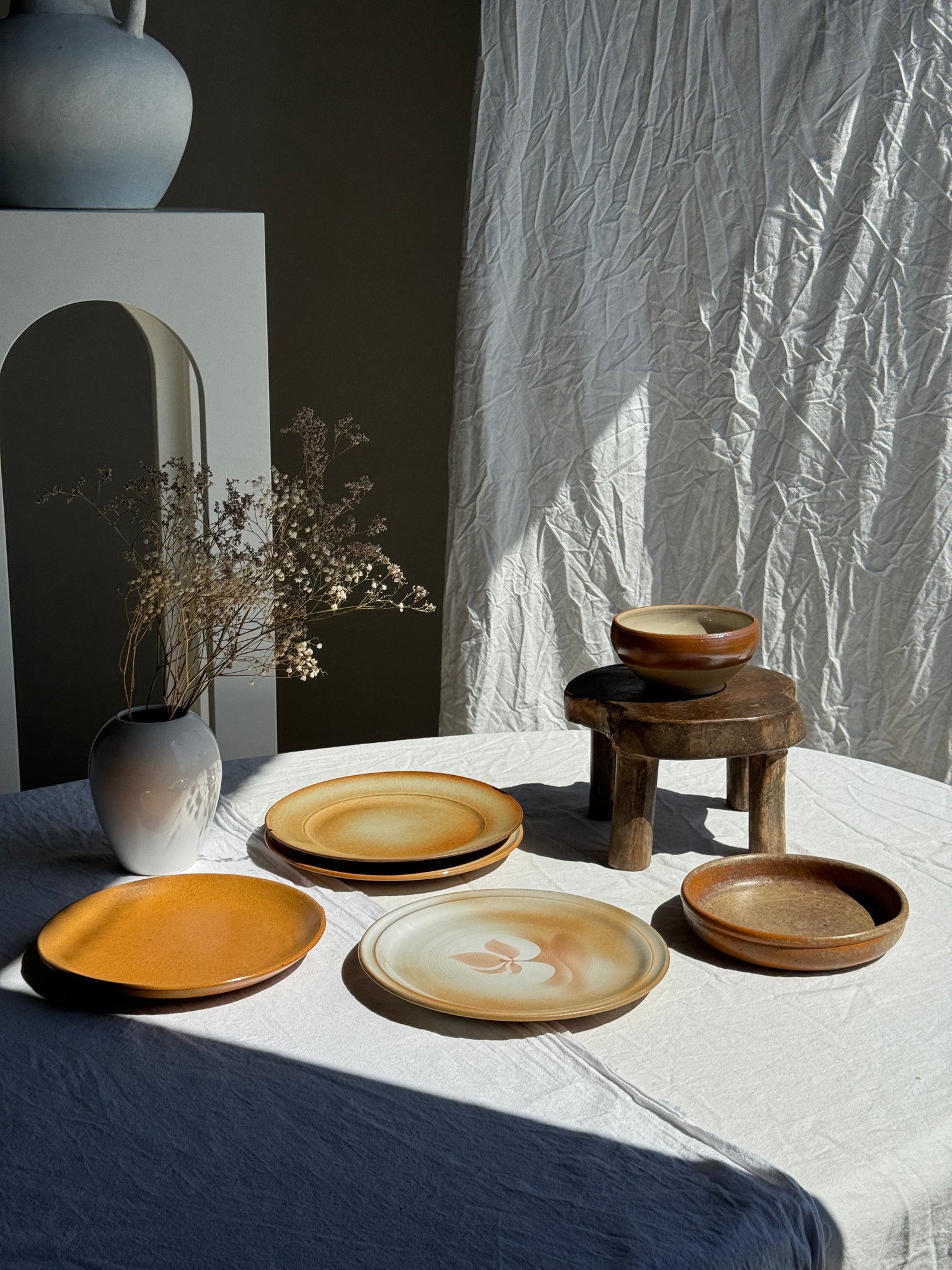 Un petit plat creux en grès circulaire vintage D19
