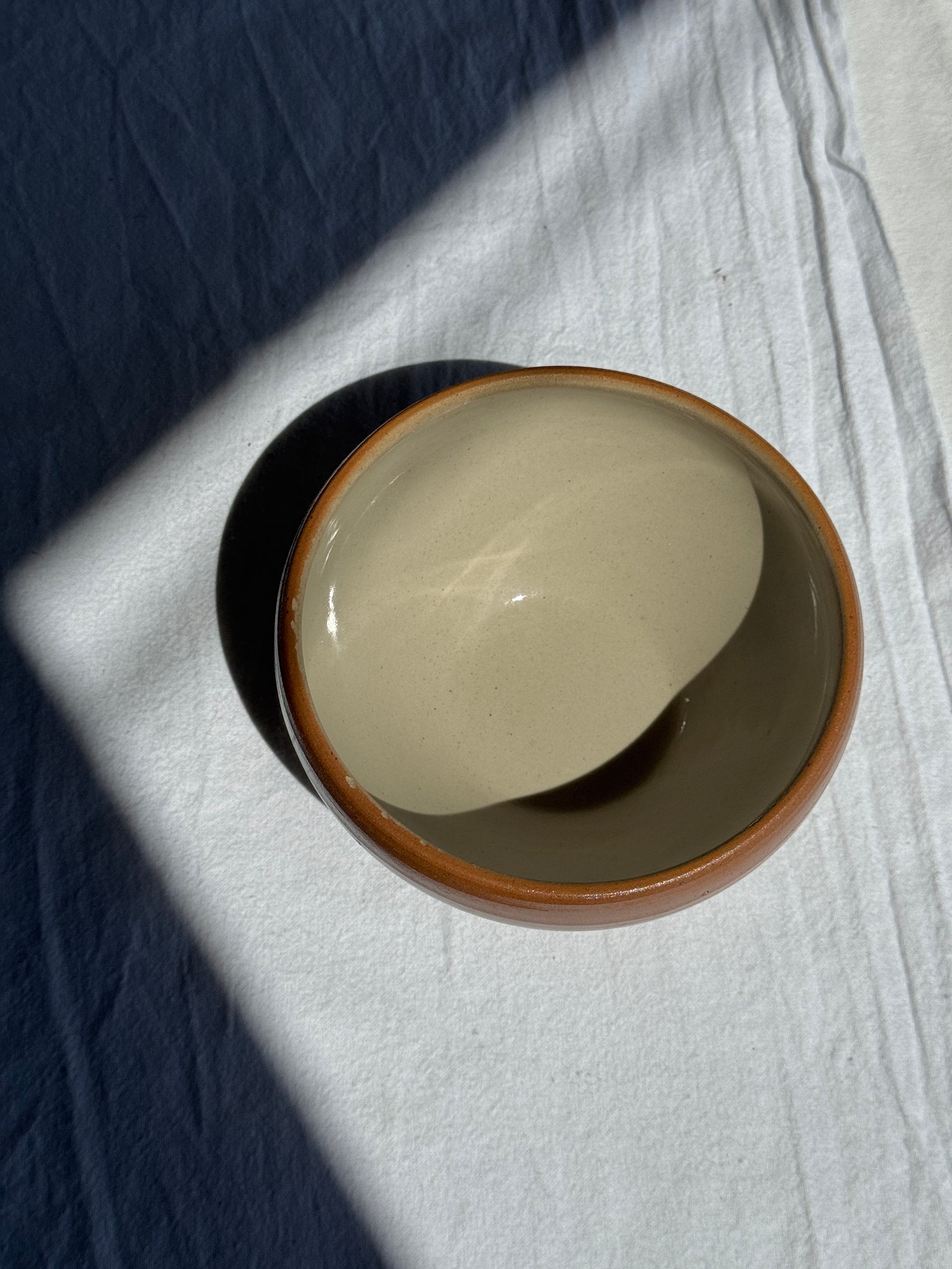 Un bol bicolore grès beige et brun H7 D14,5