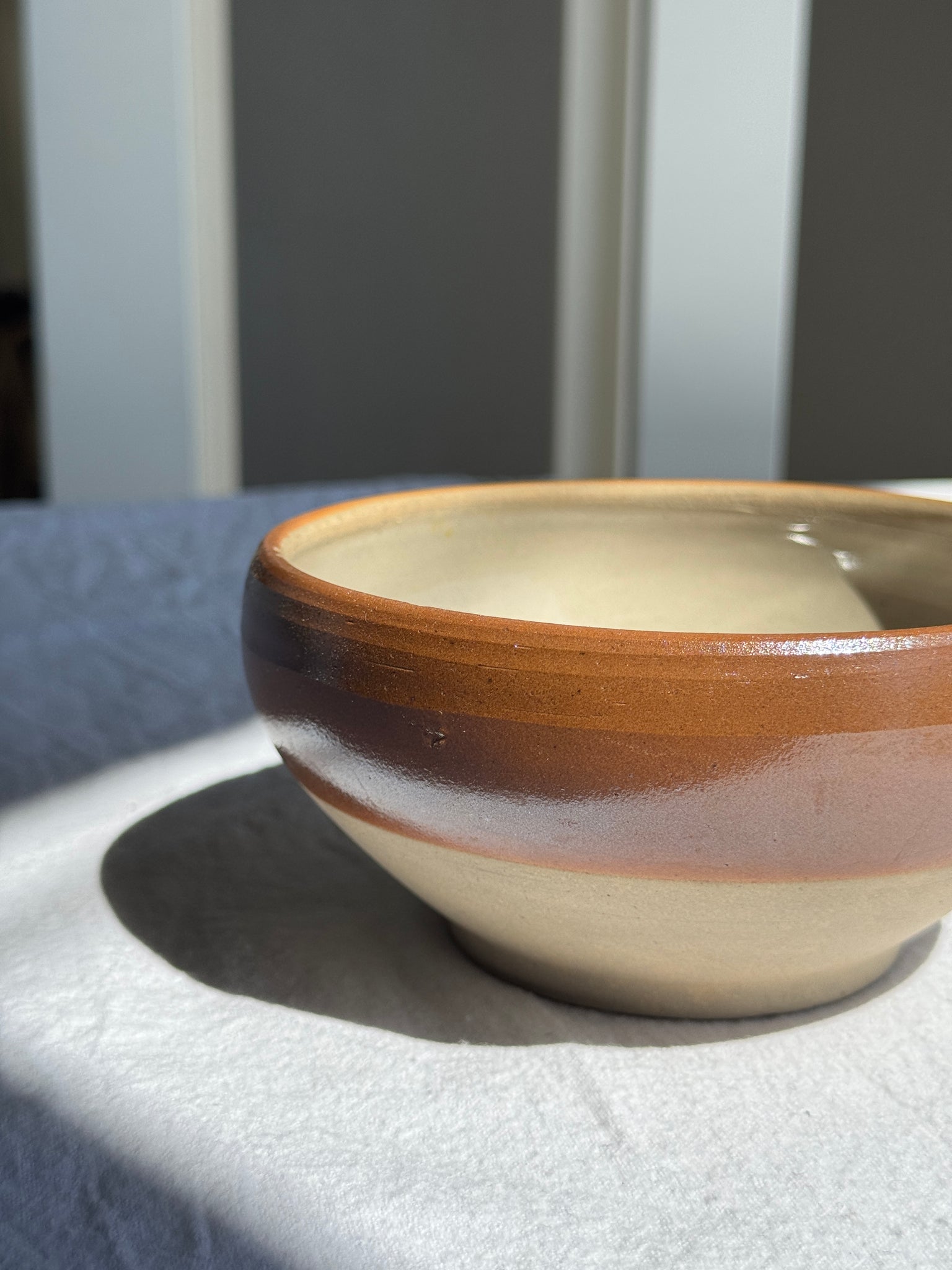 Un bol bicolore grès beige et brun H7 D14,5