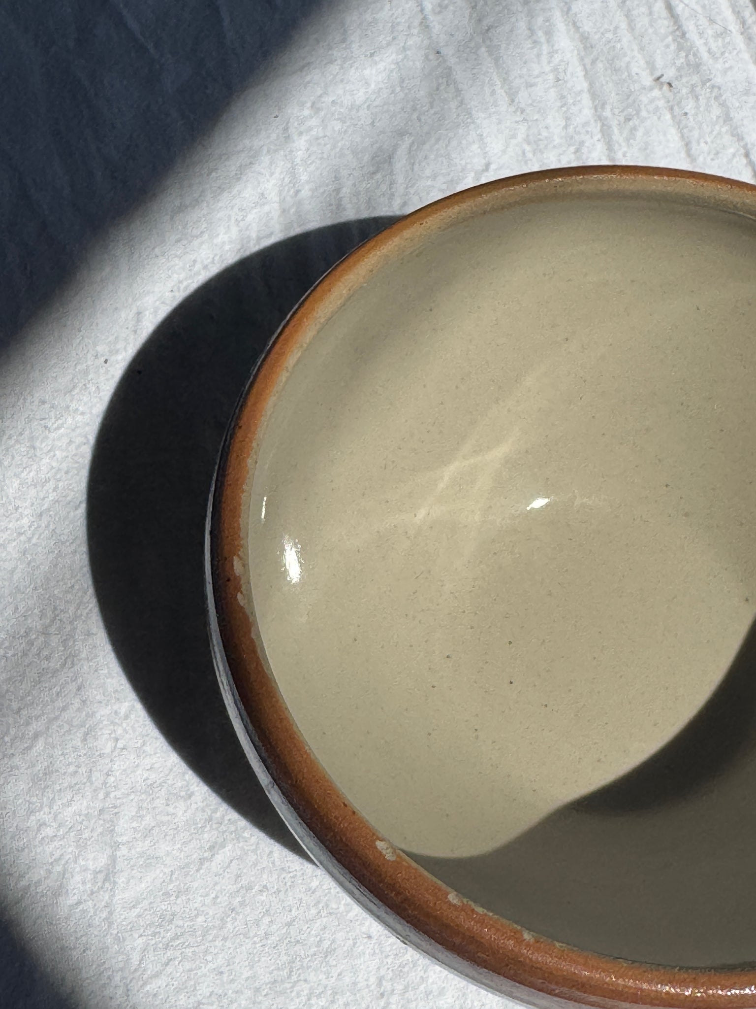 Un bol bicolore grès beige et brun H7 D14,5