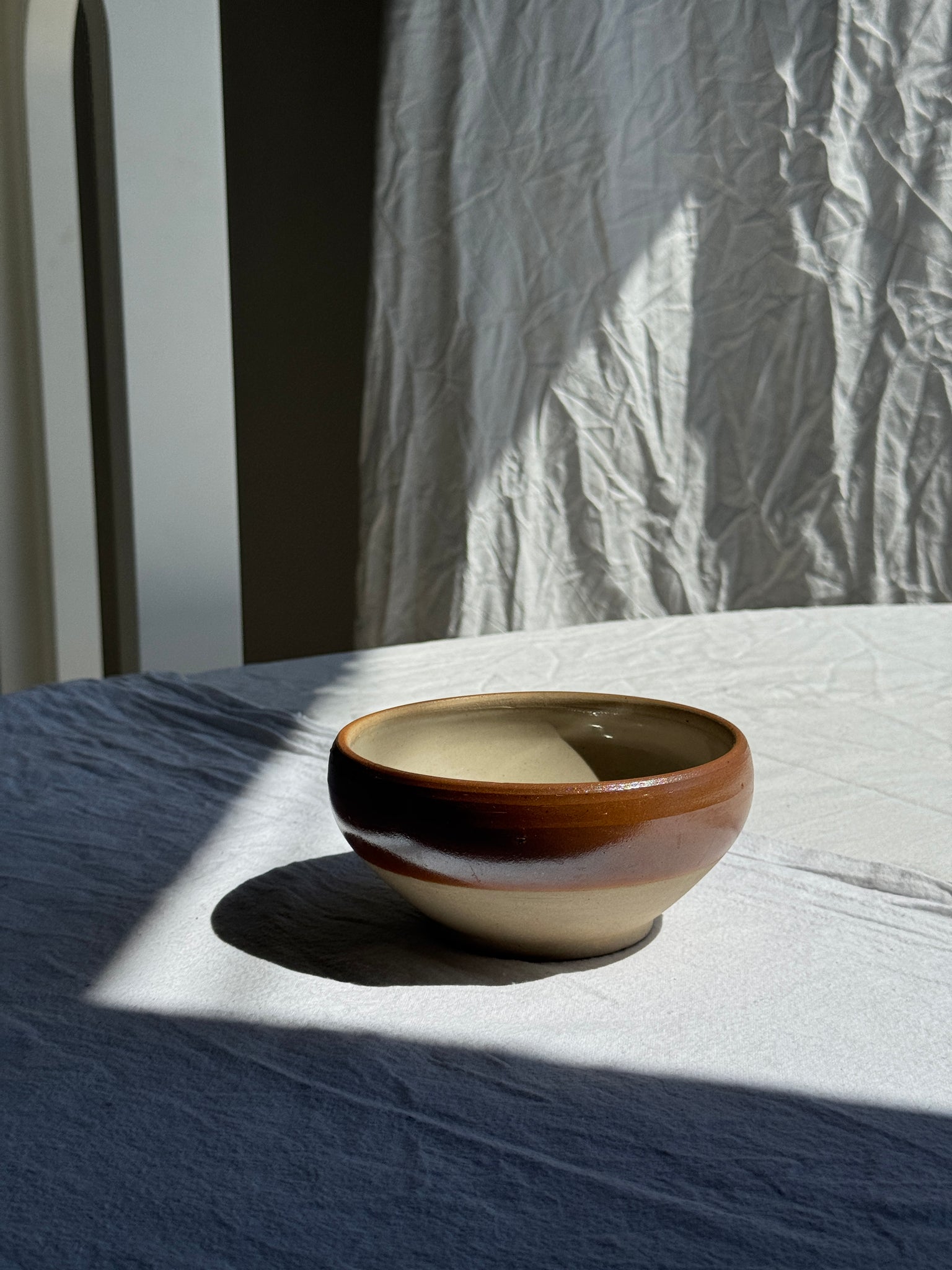 Un bol bicolore grès beige et brun H7 D14,5