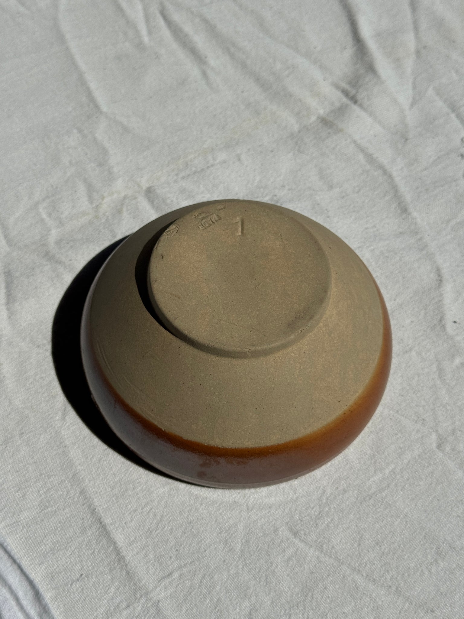 Un bol bicolore grès beige et brun H7 D14,5