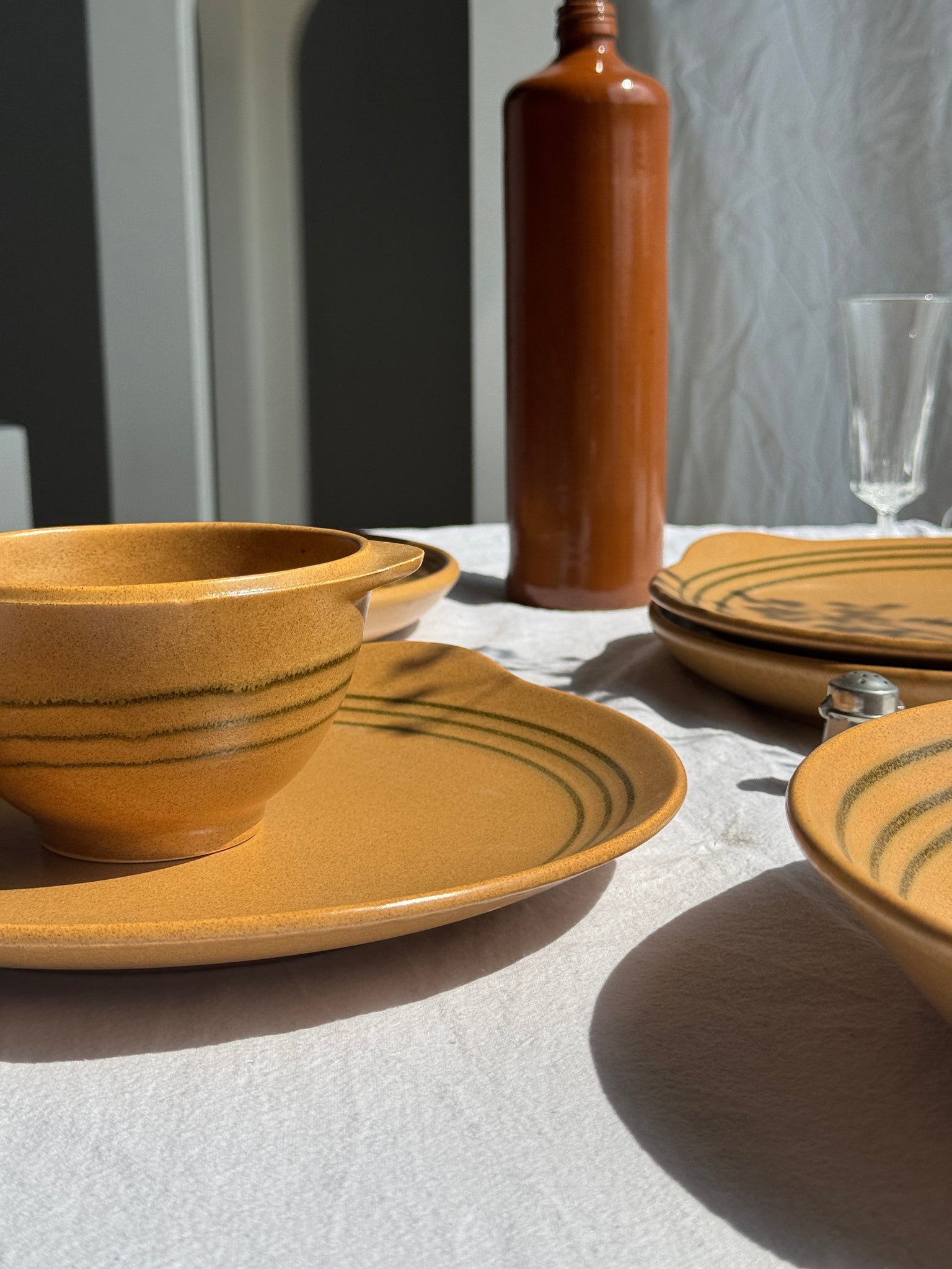 Un petit bol à 2 anses stries Sarreguemines D12,5