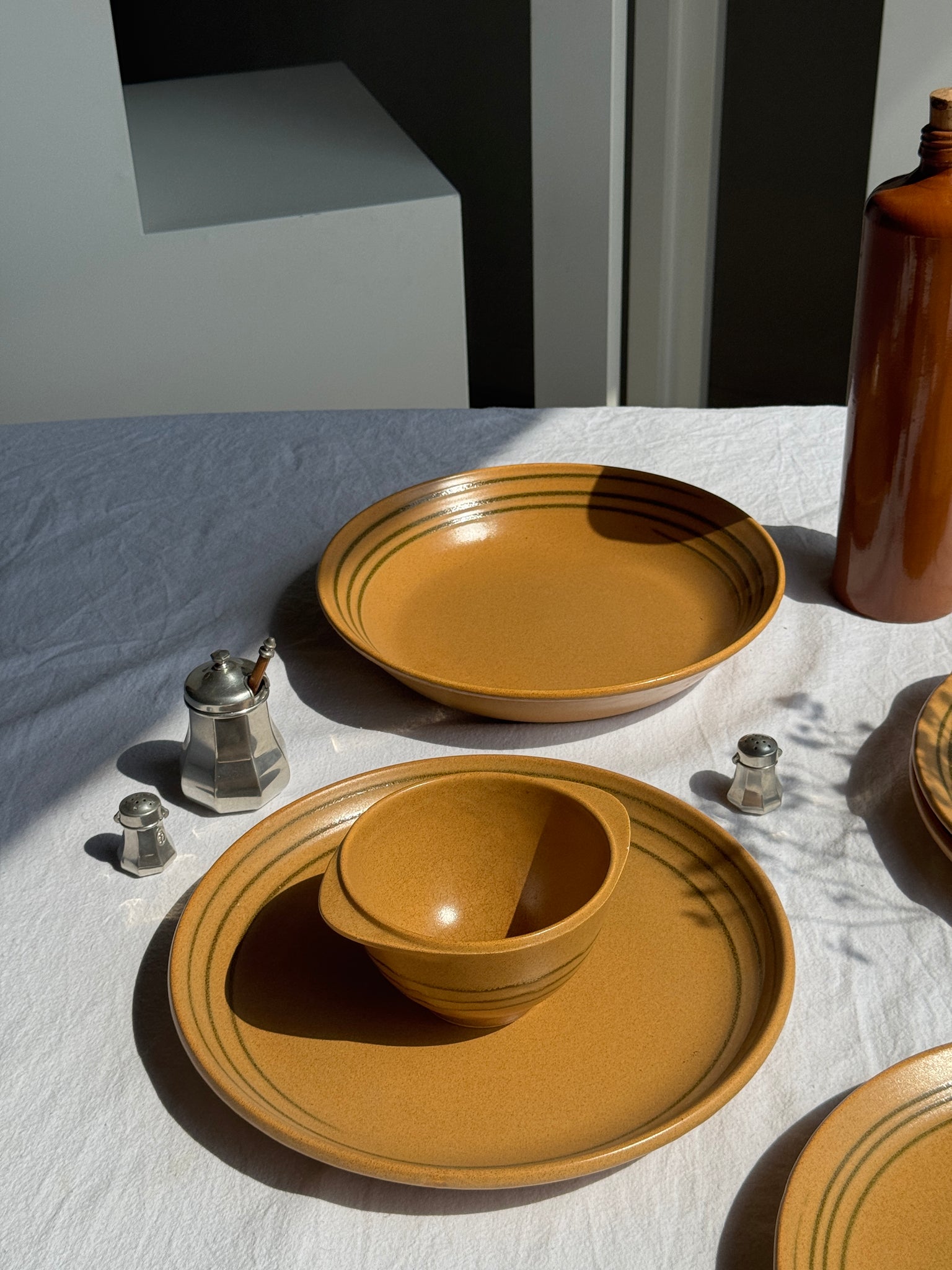 Grand plat circulaire creux Sarreguemines liseré brun D28,5