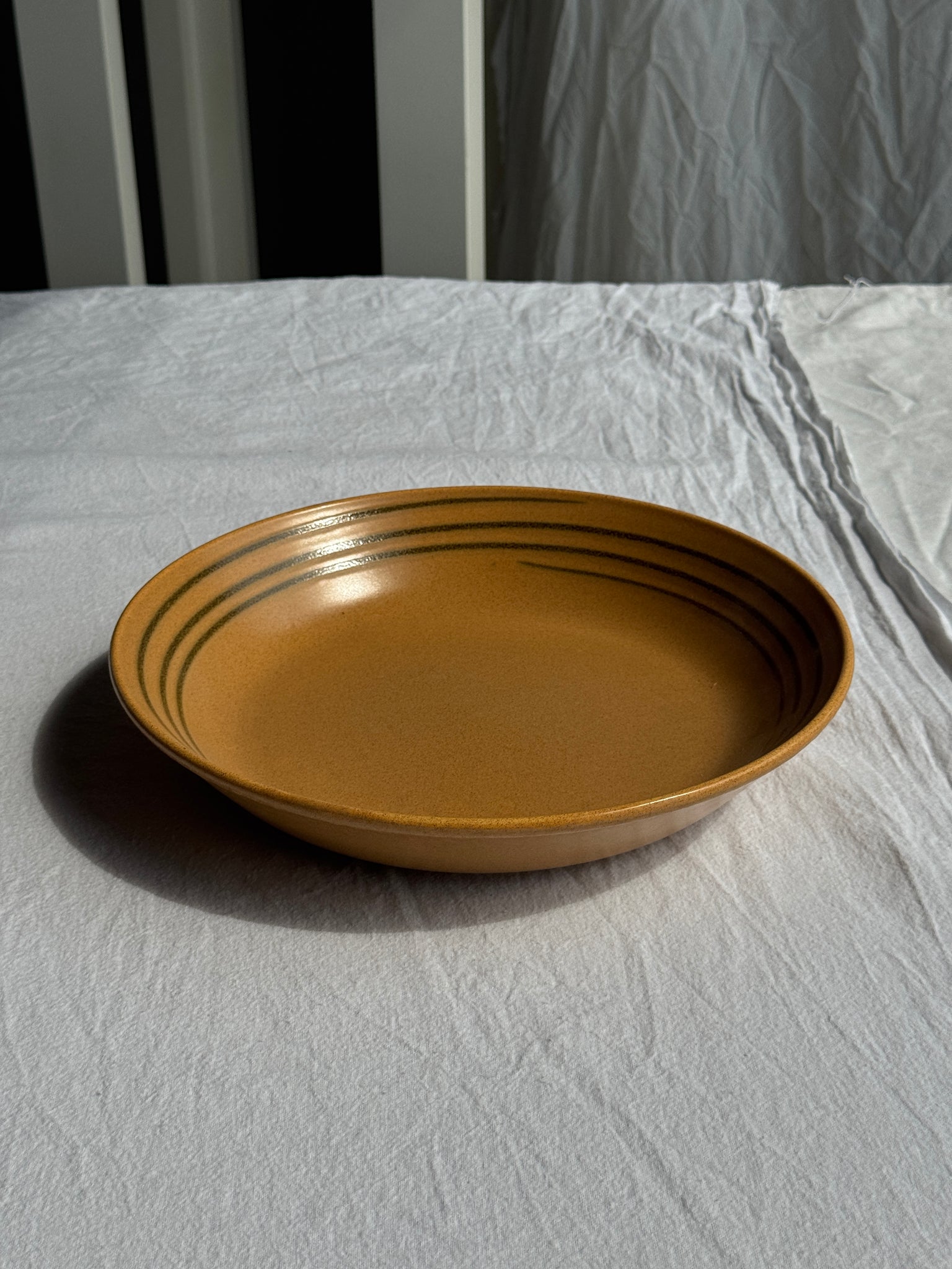 Grand plat circulaire creux Sarreguemines liseré brun D28,5