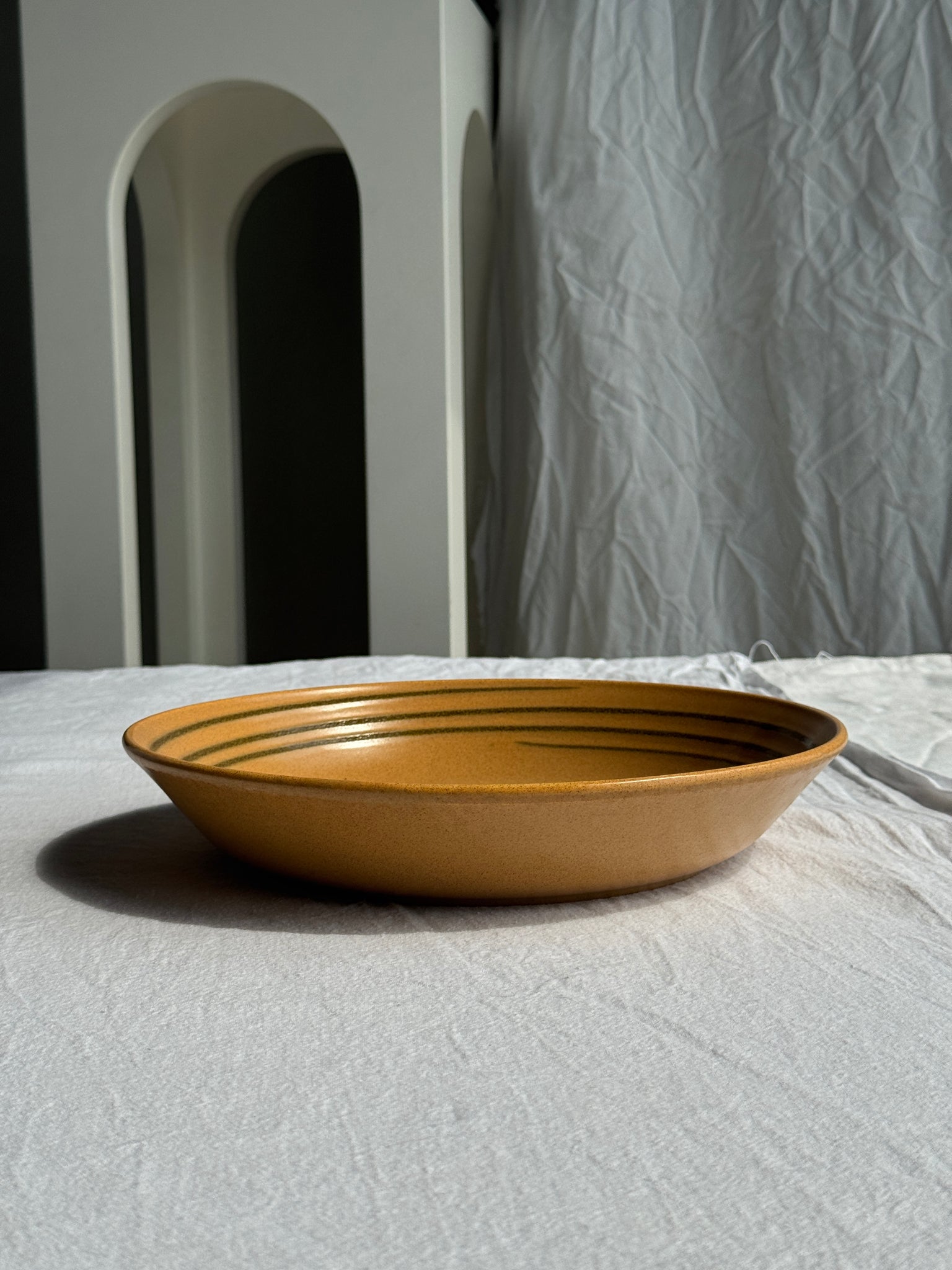 Grand plat circulaire creux Sarreguemines liseré brun D28,5