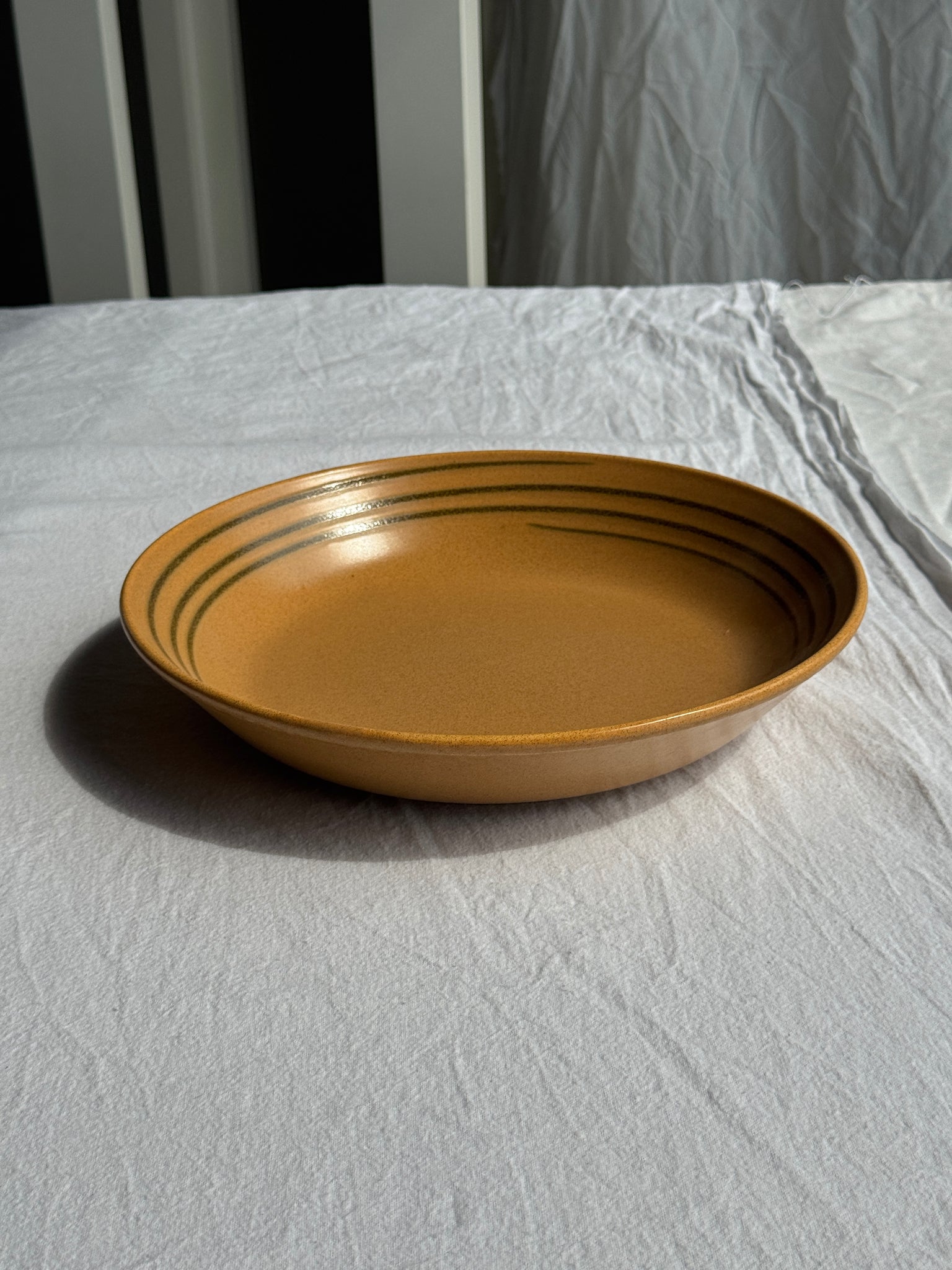 Grand plat circulaire creux Sarreguemines liseré brun D28,5