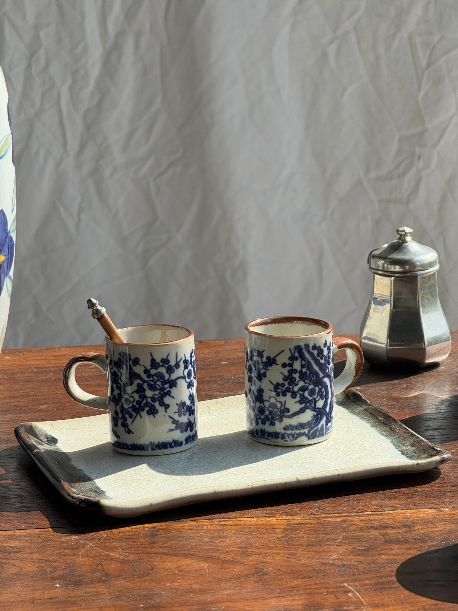 Lot de 4 petites tasses et leur soucoupes décor de paysage bleu asiatique