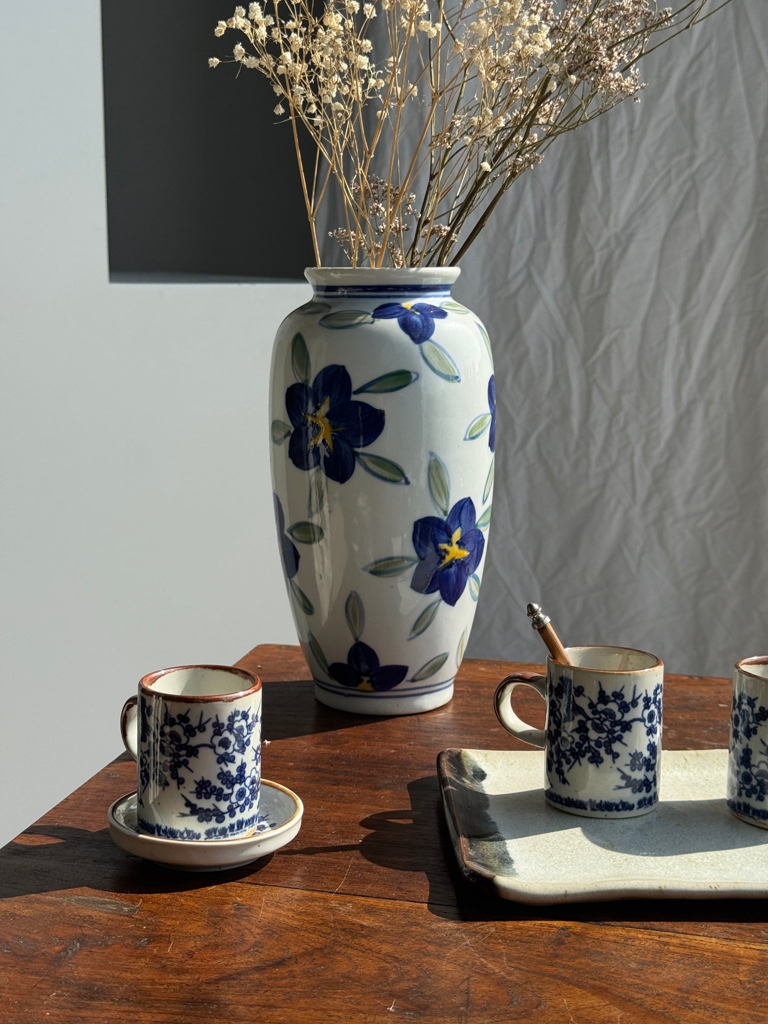 Lot de 4 petites tasses et leur soucoupes décor de paysage bleu asiatique