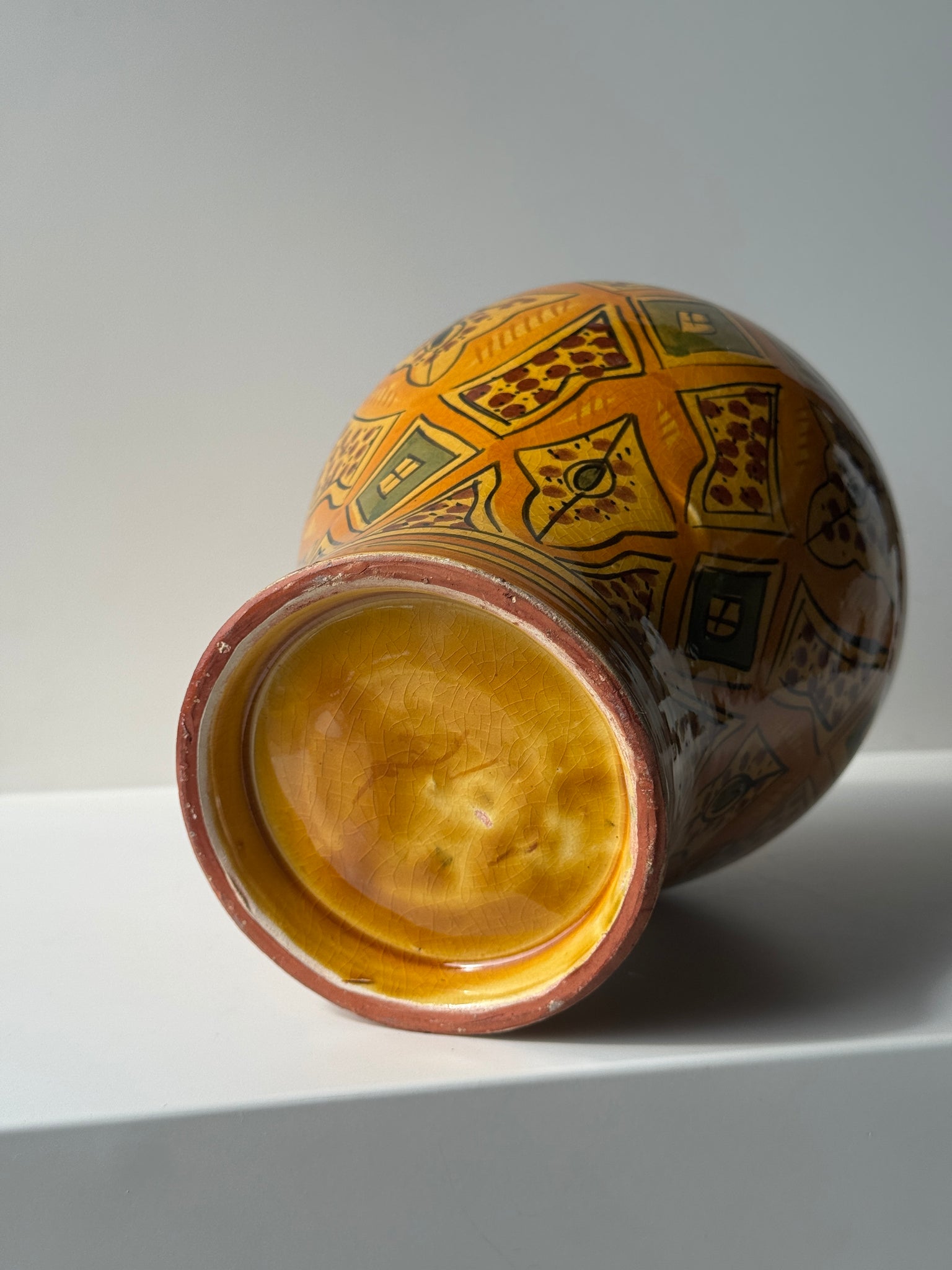 Vase provençal jaune et vert à motifs géométriques H24