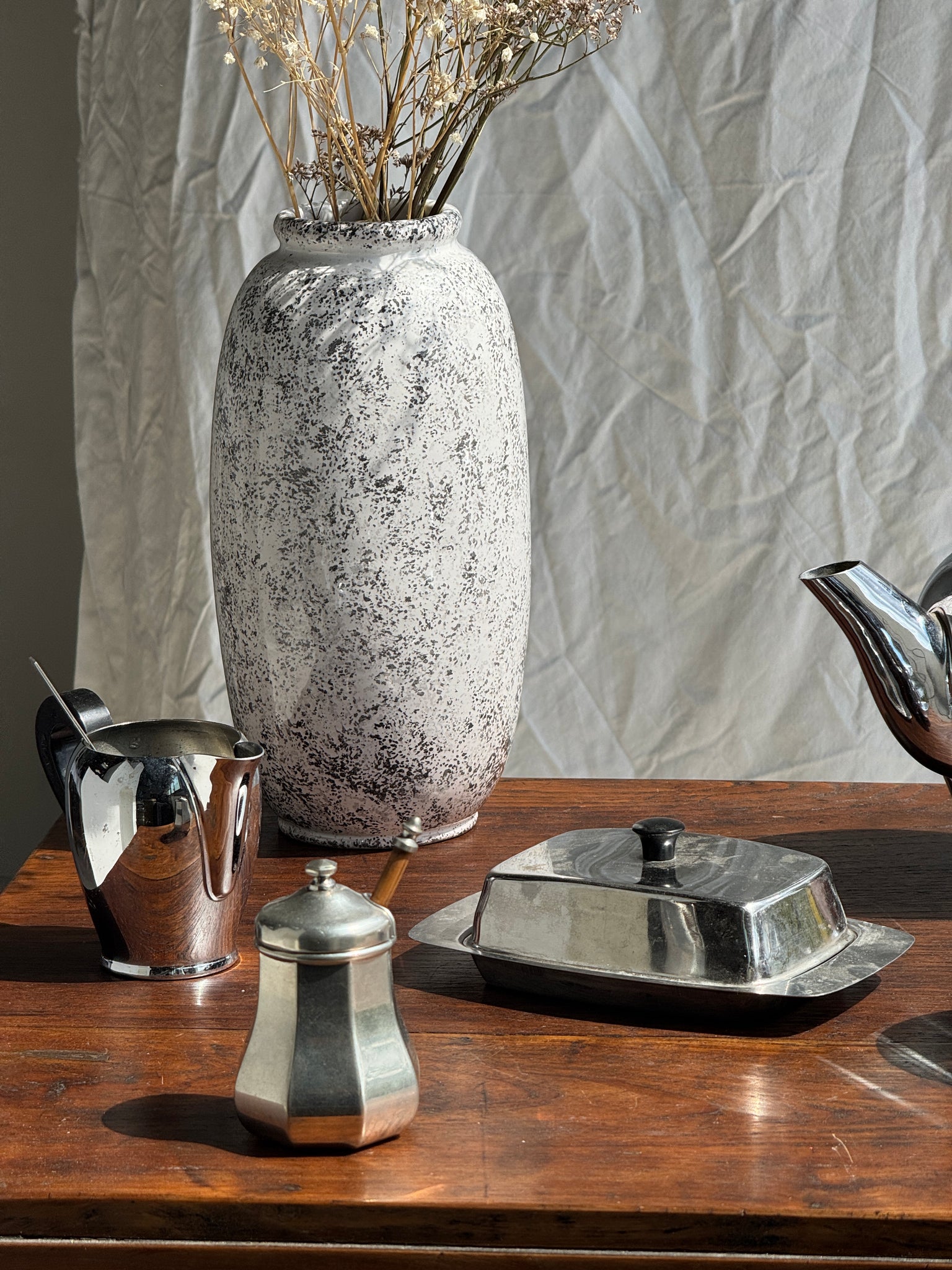 Vase années 90 fond blanc moucheté gris H25,5