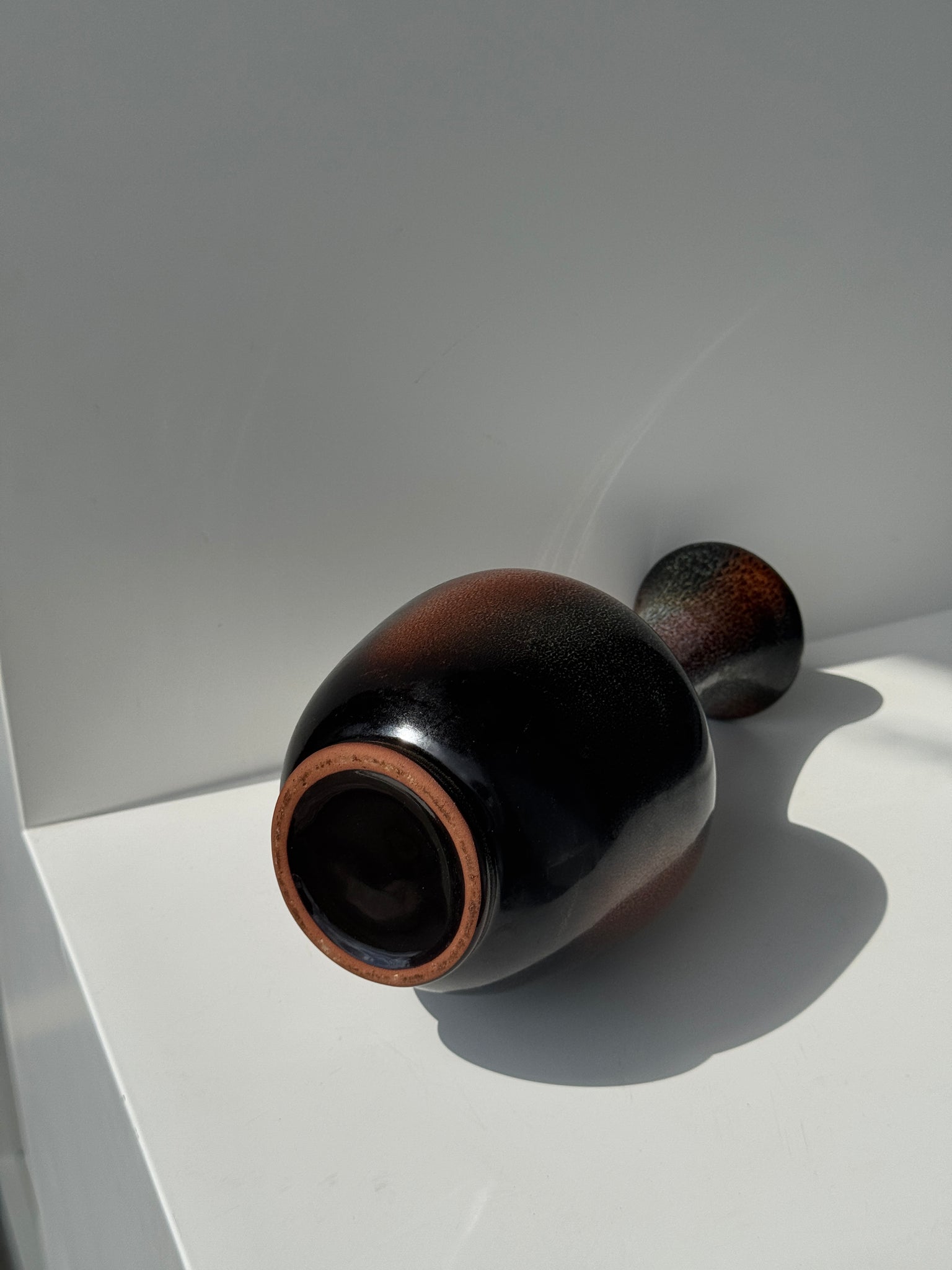 Vase en céramique brun H25