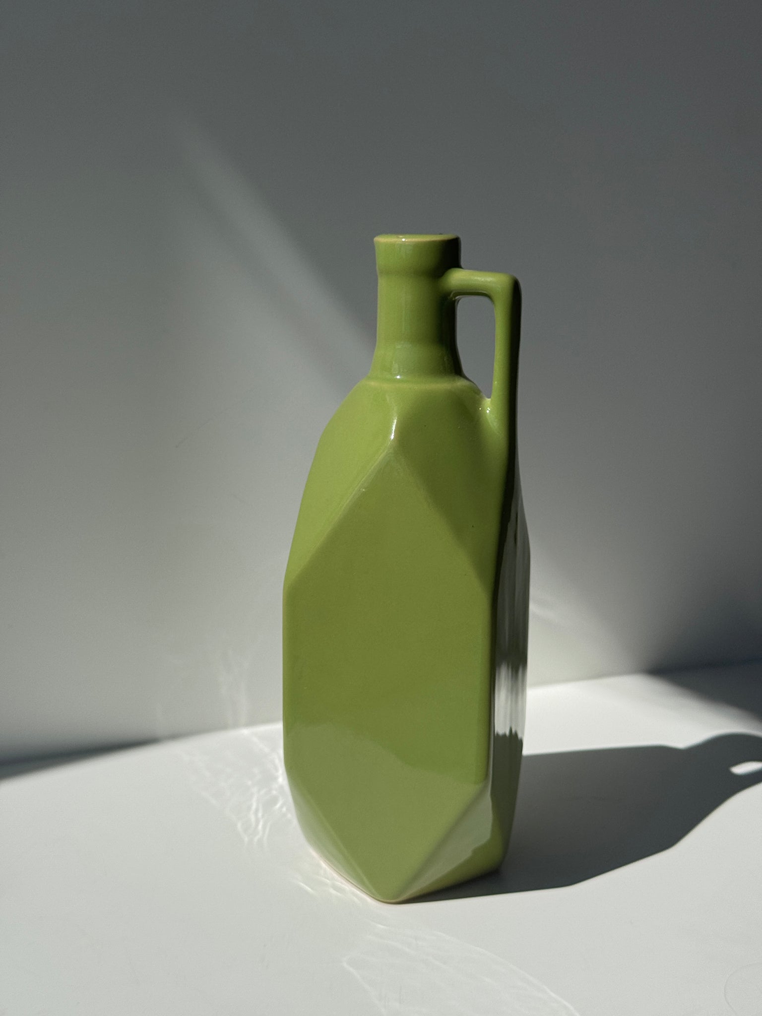 Bouteille vintage verte en céramique H25