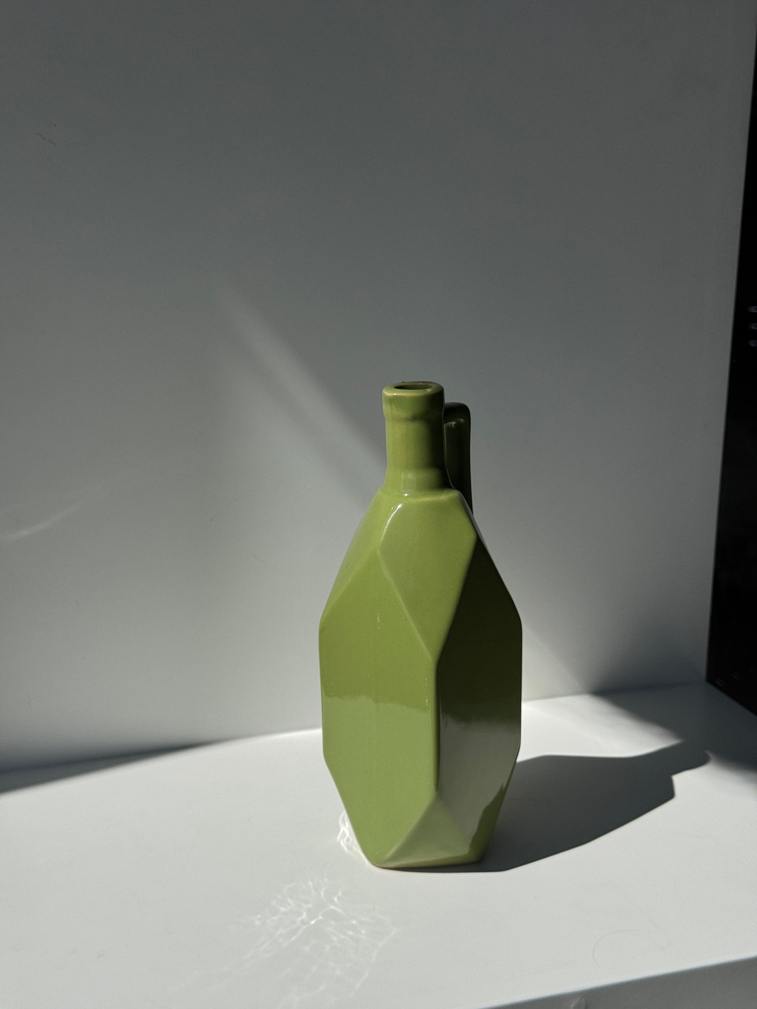 Bouteille vintage verte en céramique H25