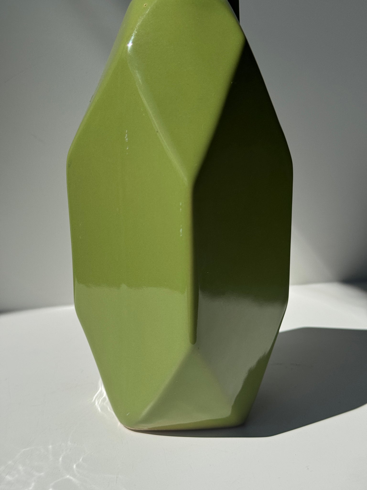 Bouteille vintage verte en céramique H25