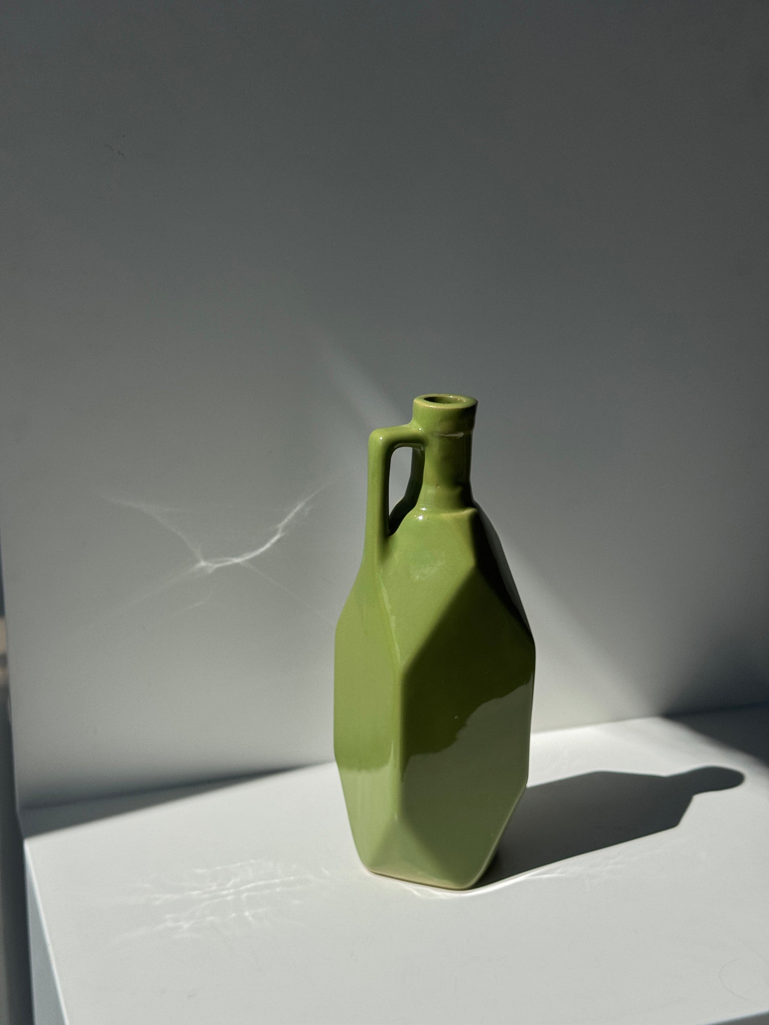 Bouteille vintage verte en céramique H25