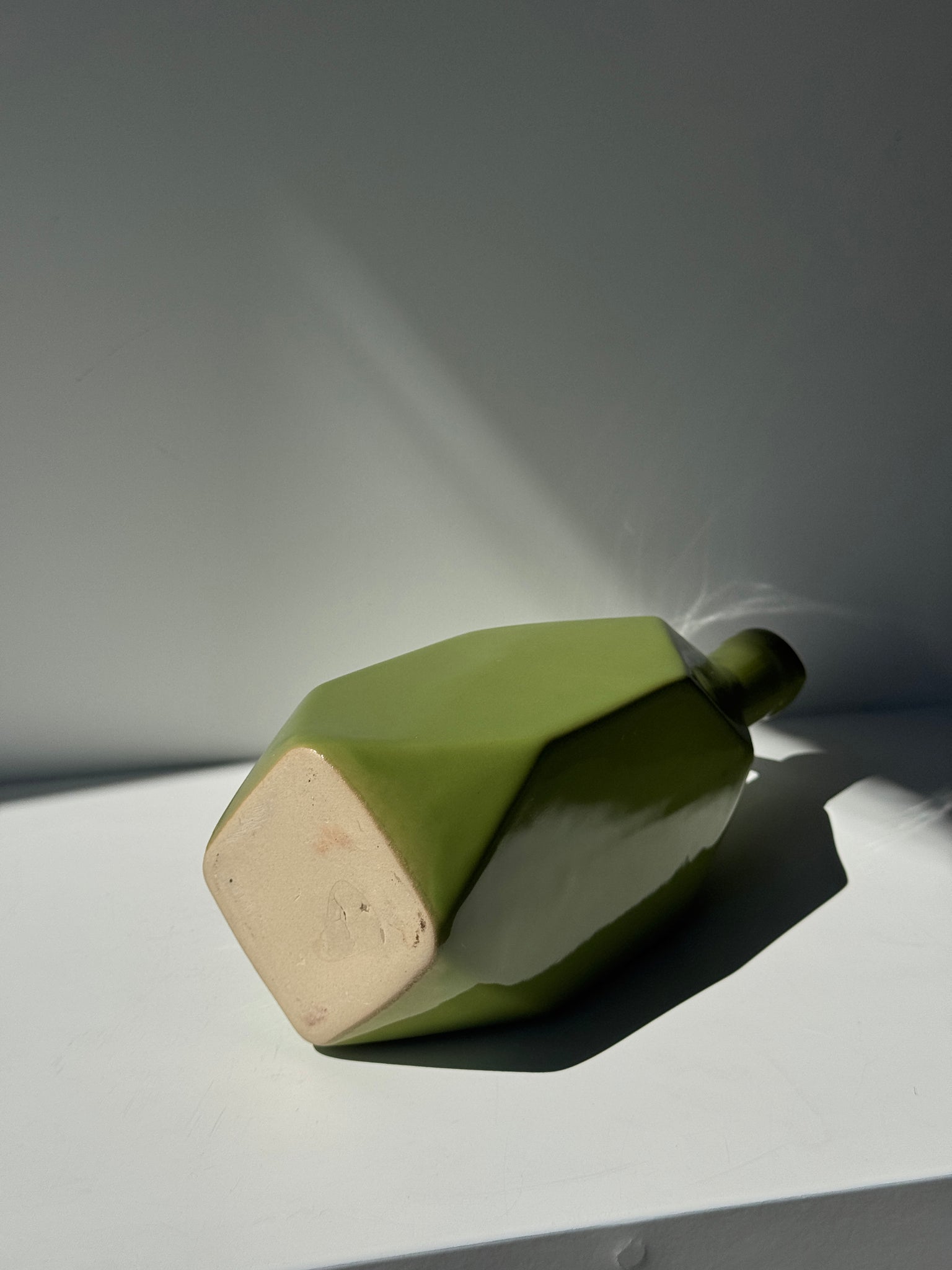 Bouteille vintage verte en céramique H25