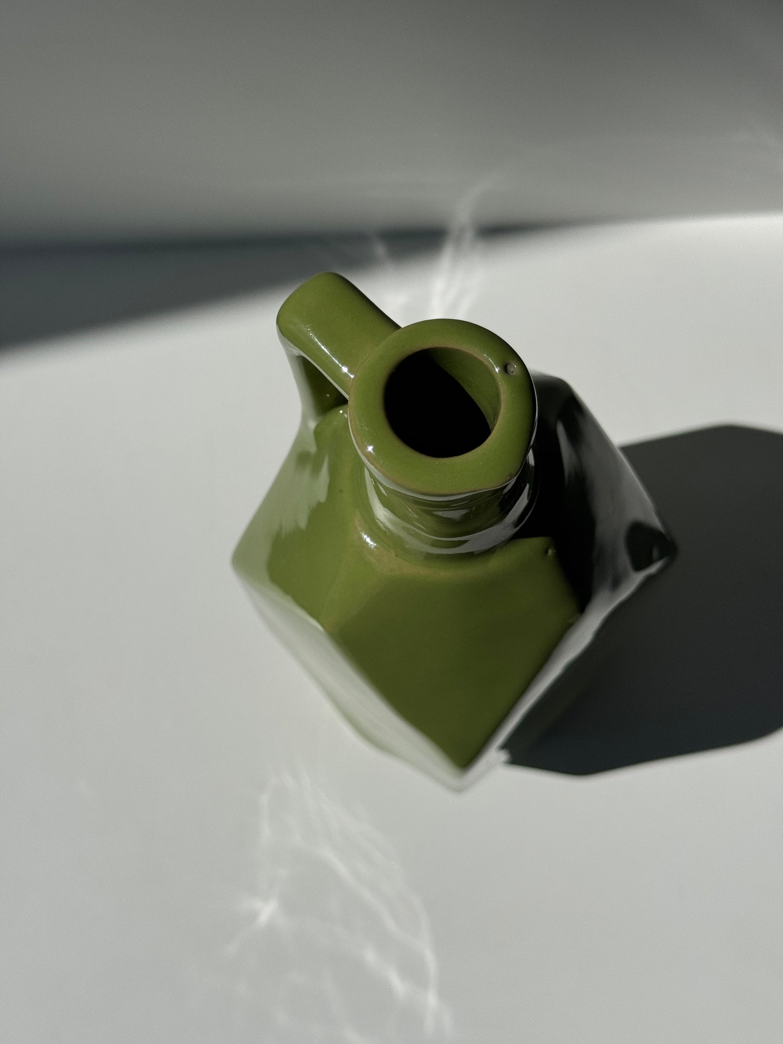 Bouteille vintage verte en céramique H25