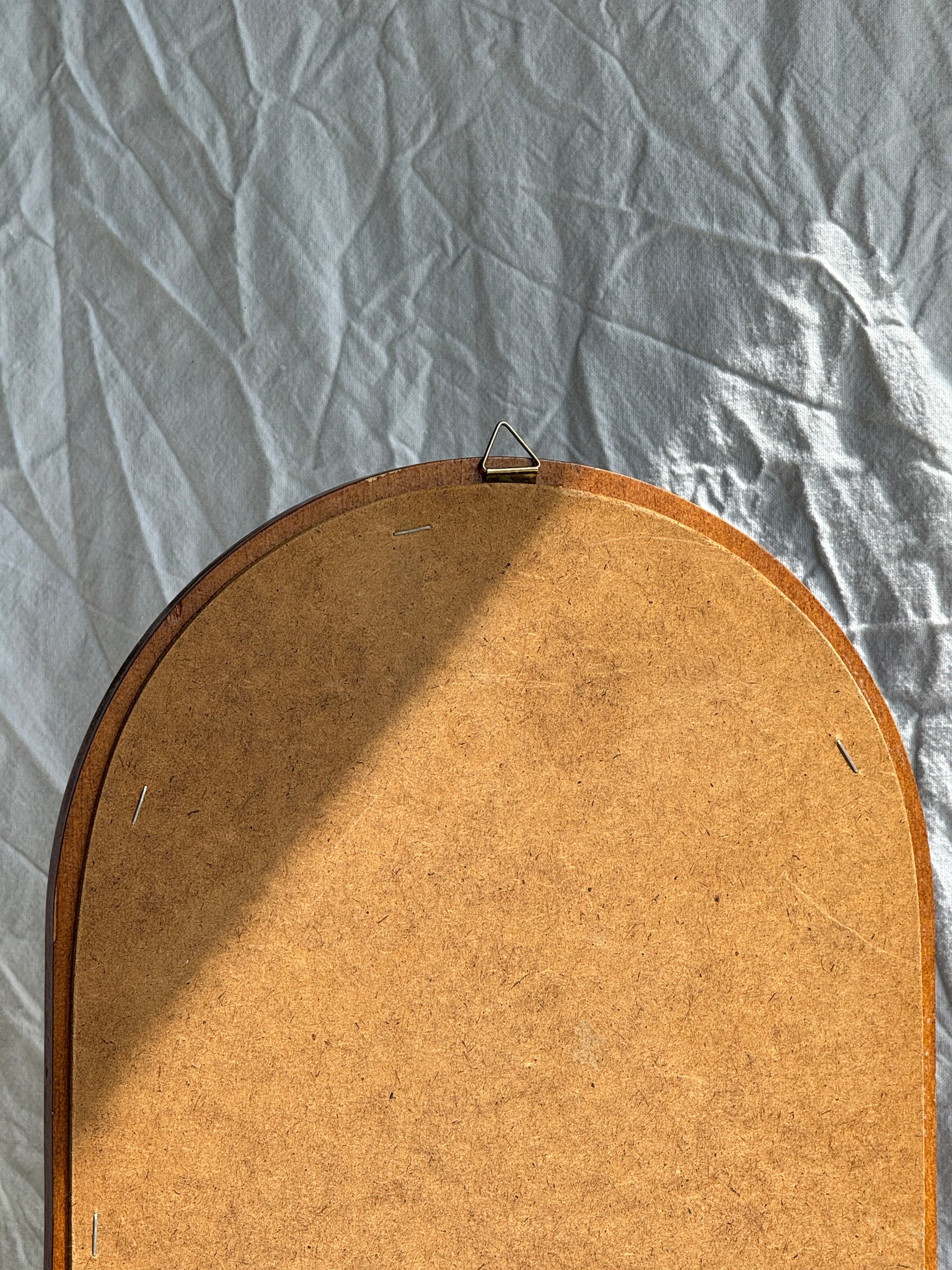 Miroir arrondi à un tiroir en bois marron H67