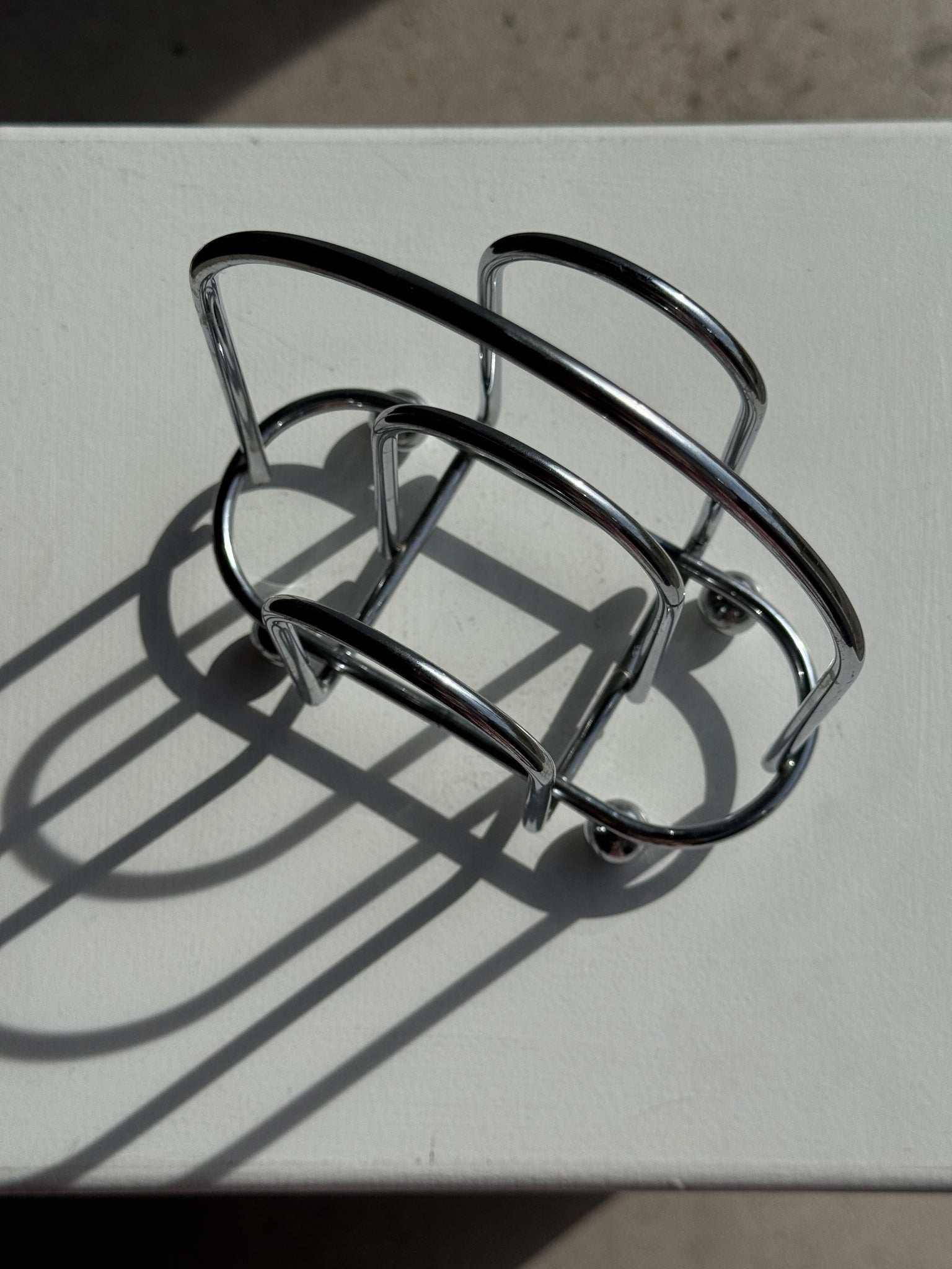 Porte toast ou serviette en métal argenté H20.5 L17