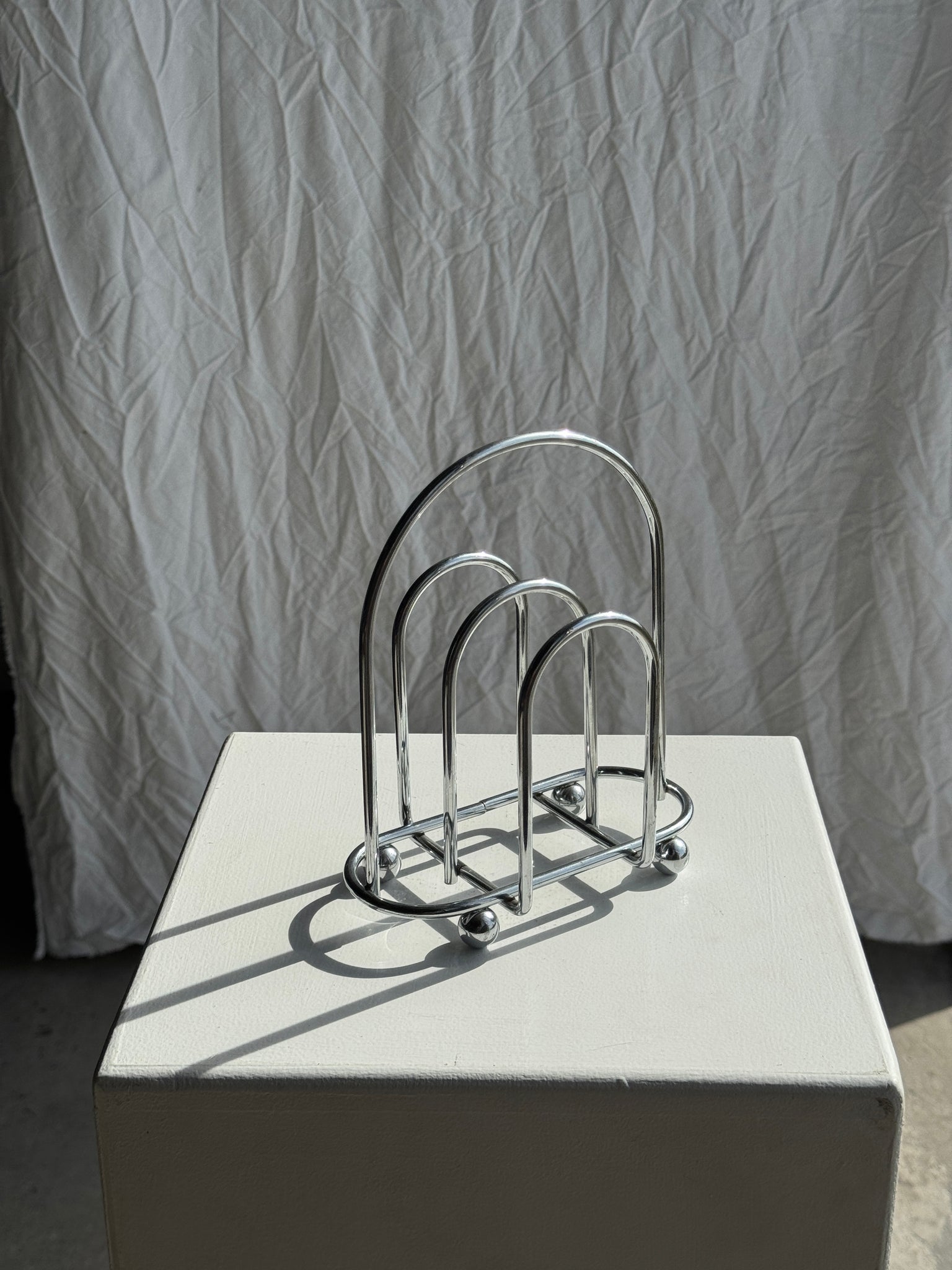 Porte toast ou serviette en métal argenté H20.5 L17