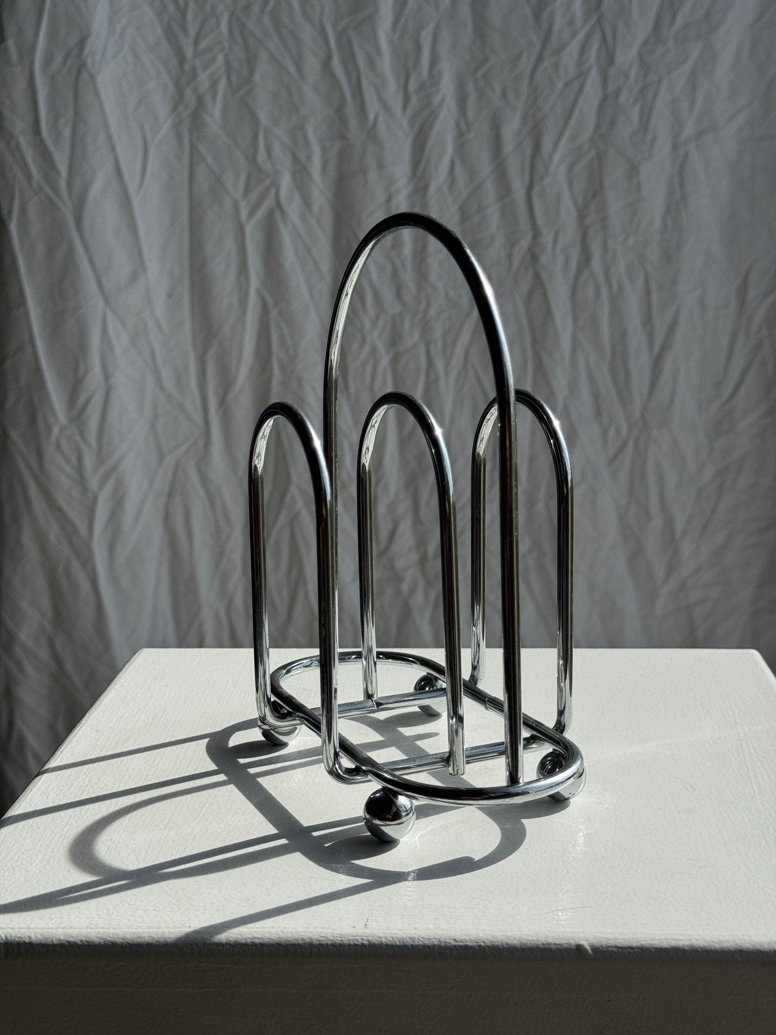 Porte toast ou serviette en métal argenté H20.5 L17