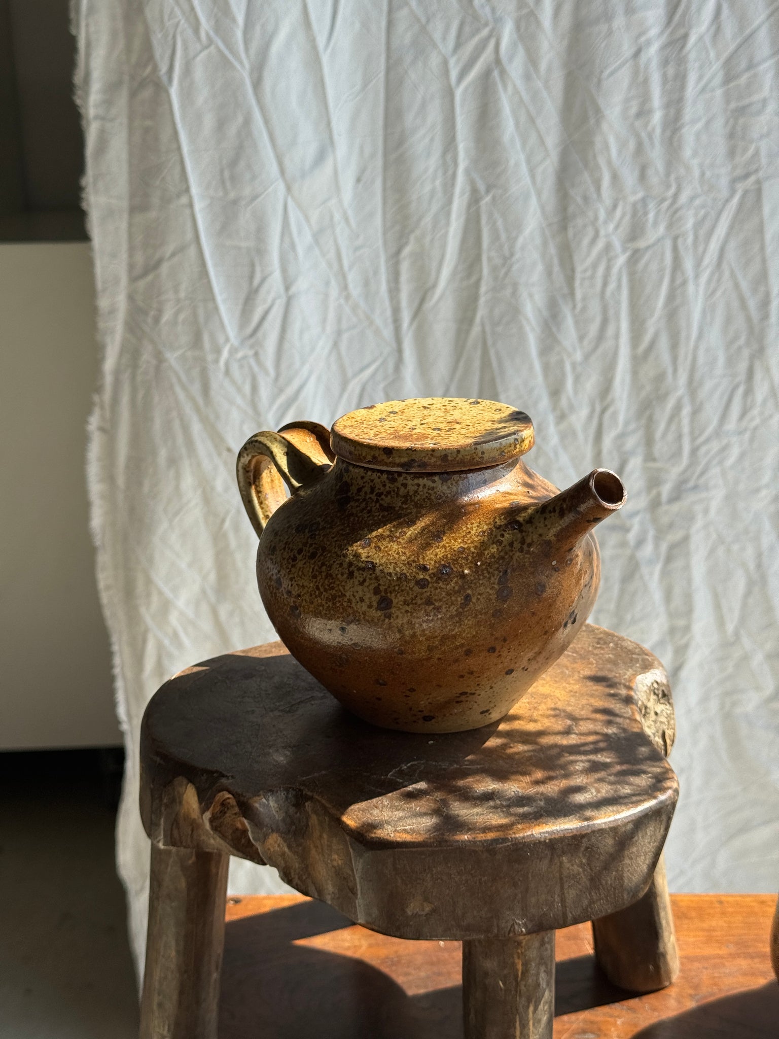 Petit service à thé en grès avec théière, 5 tasses et soucoupes, sucrier