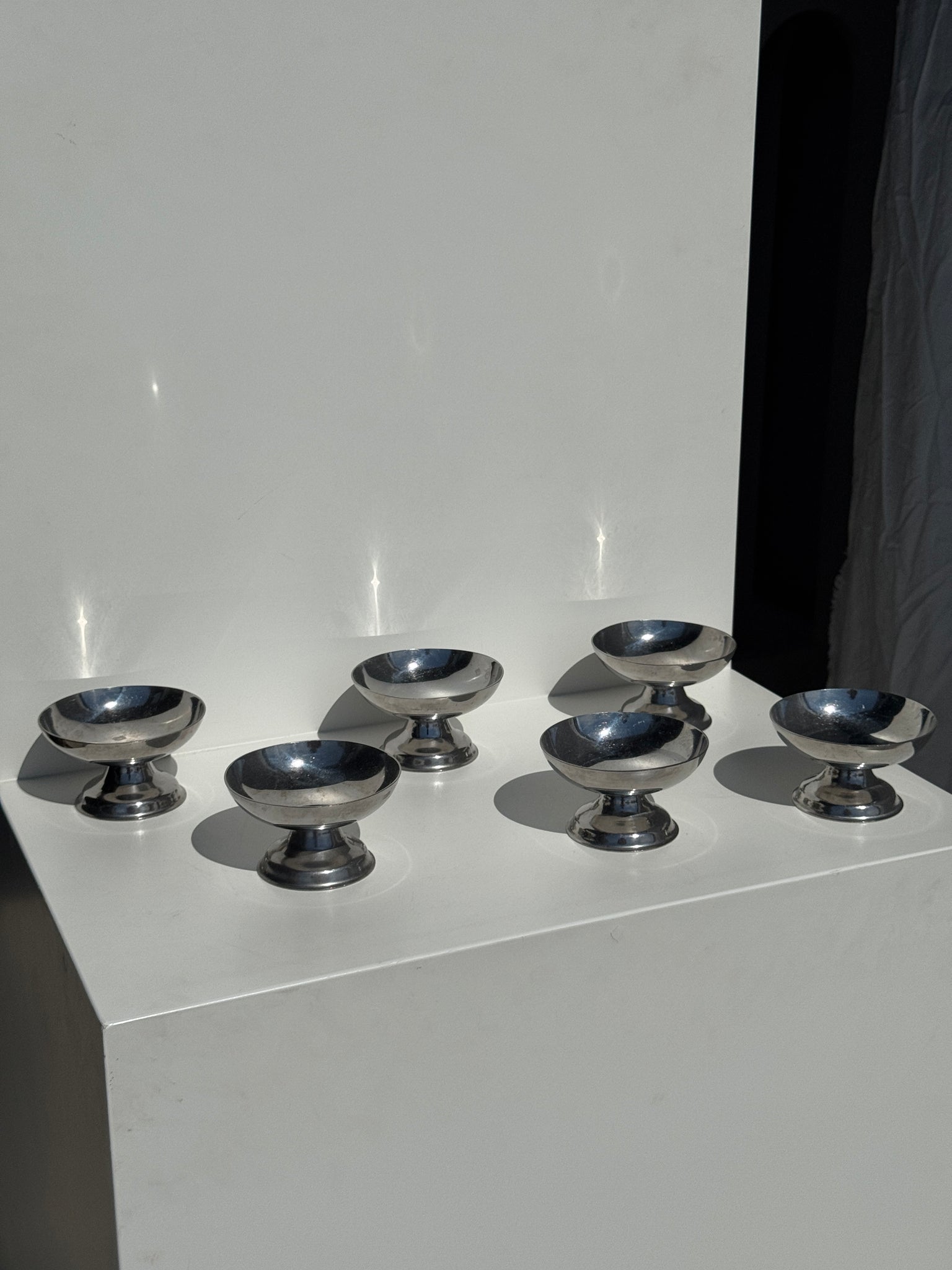Lot de 6 coupes à glace en métal argenté petit pied D9 H5,5