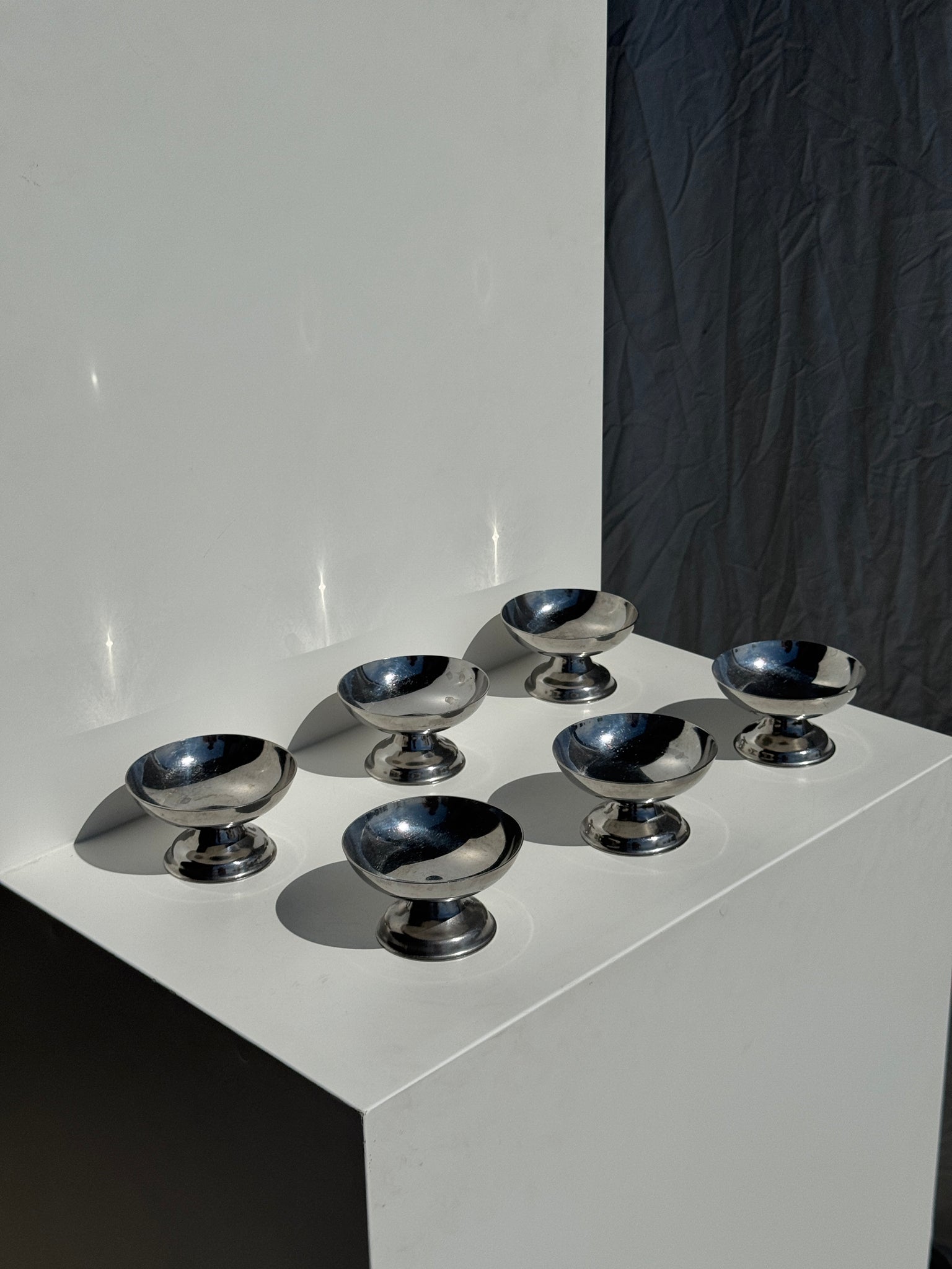Lot de 6 coupes à glace en métal argenté petit pied D9 H5,5