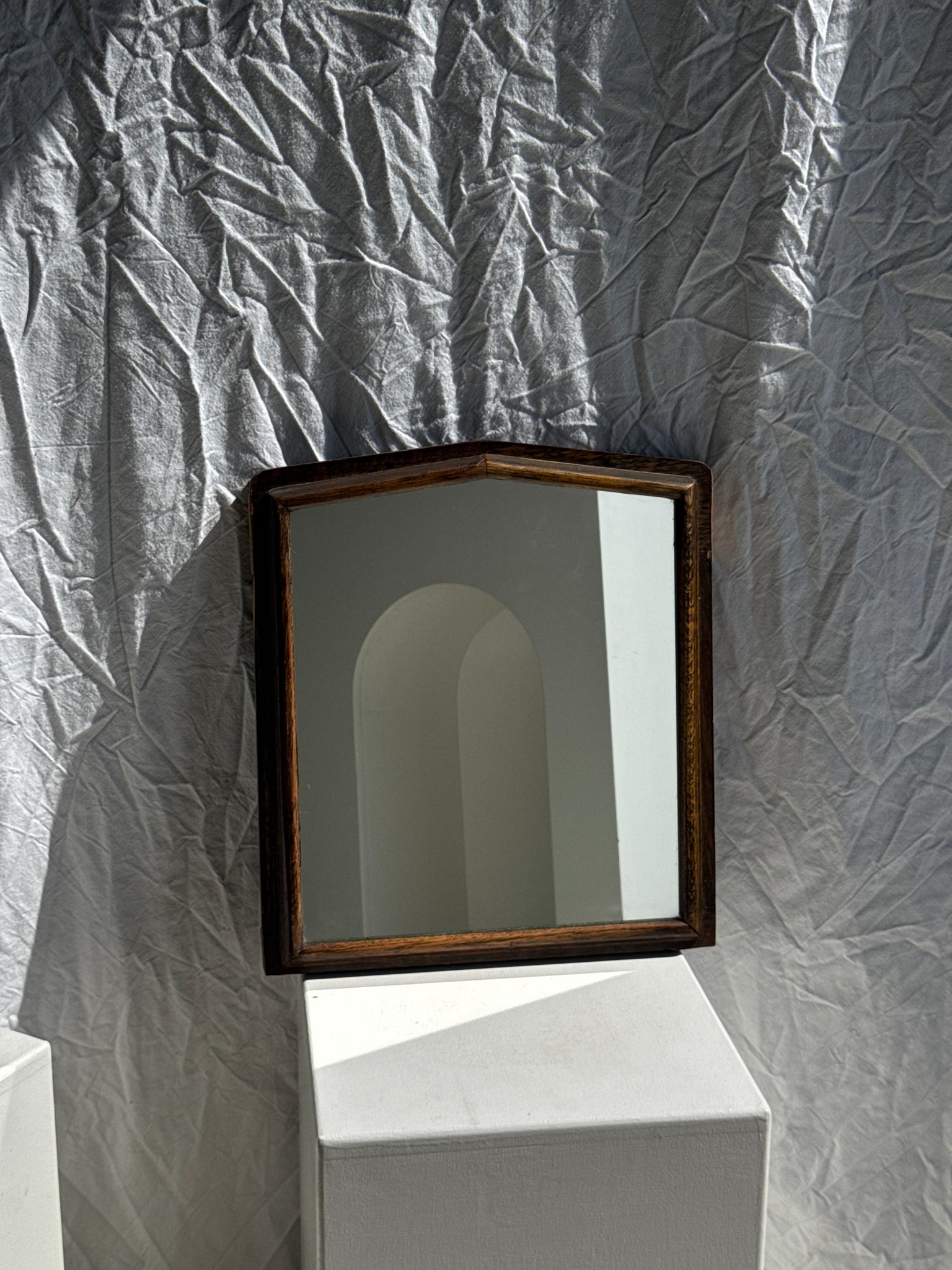 Petit miroir ancien anglais rectangulaire à fronton encadrement en chêne massif H40 L35