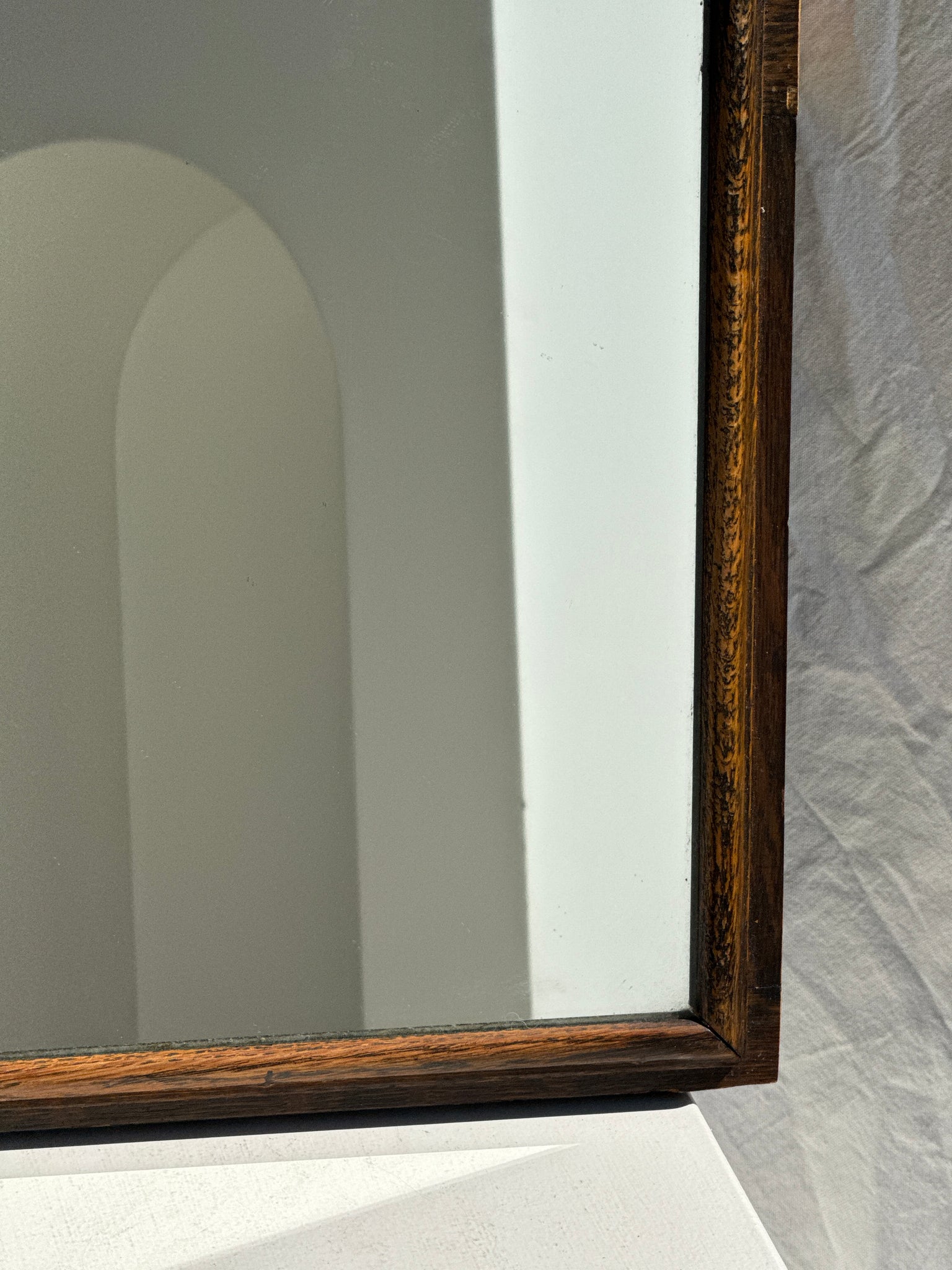 Petit miroir ancien anglais rectangulaire à fronton encadrement en chêne massif H40 L35